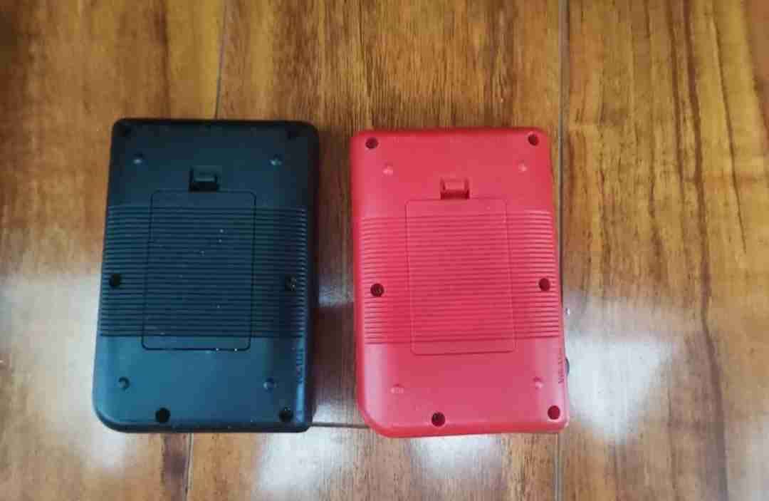 Consolas portátiles retro roja y negra - miniatura 2