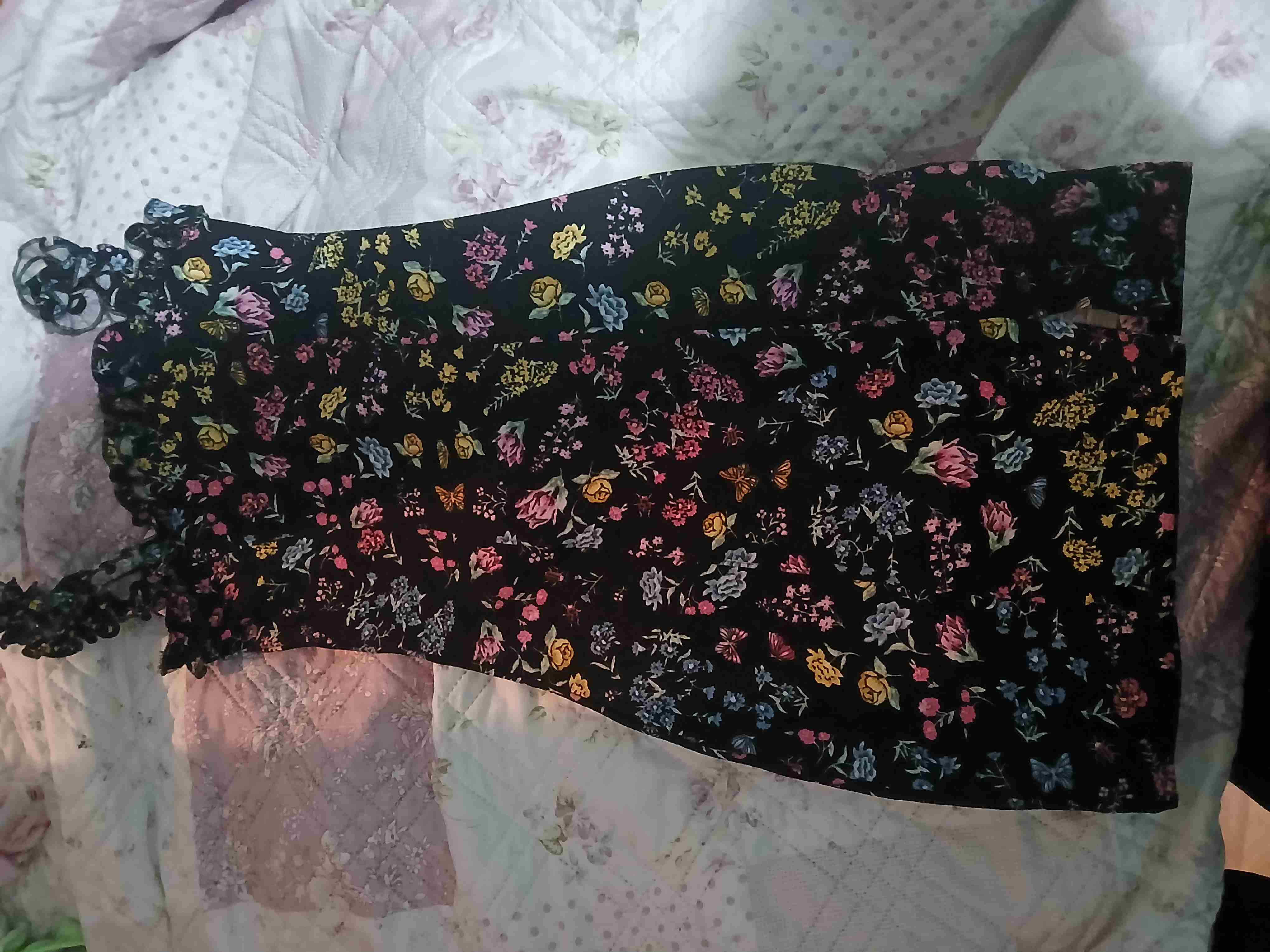 Vestido floral negro ajustado