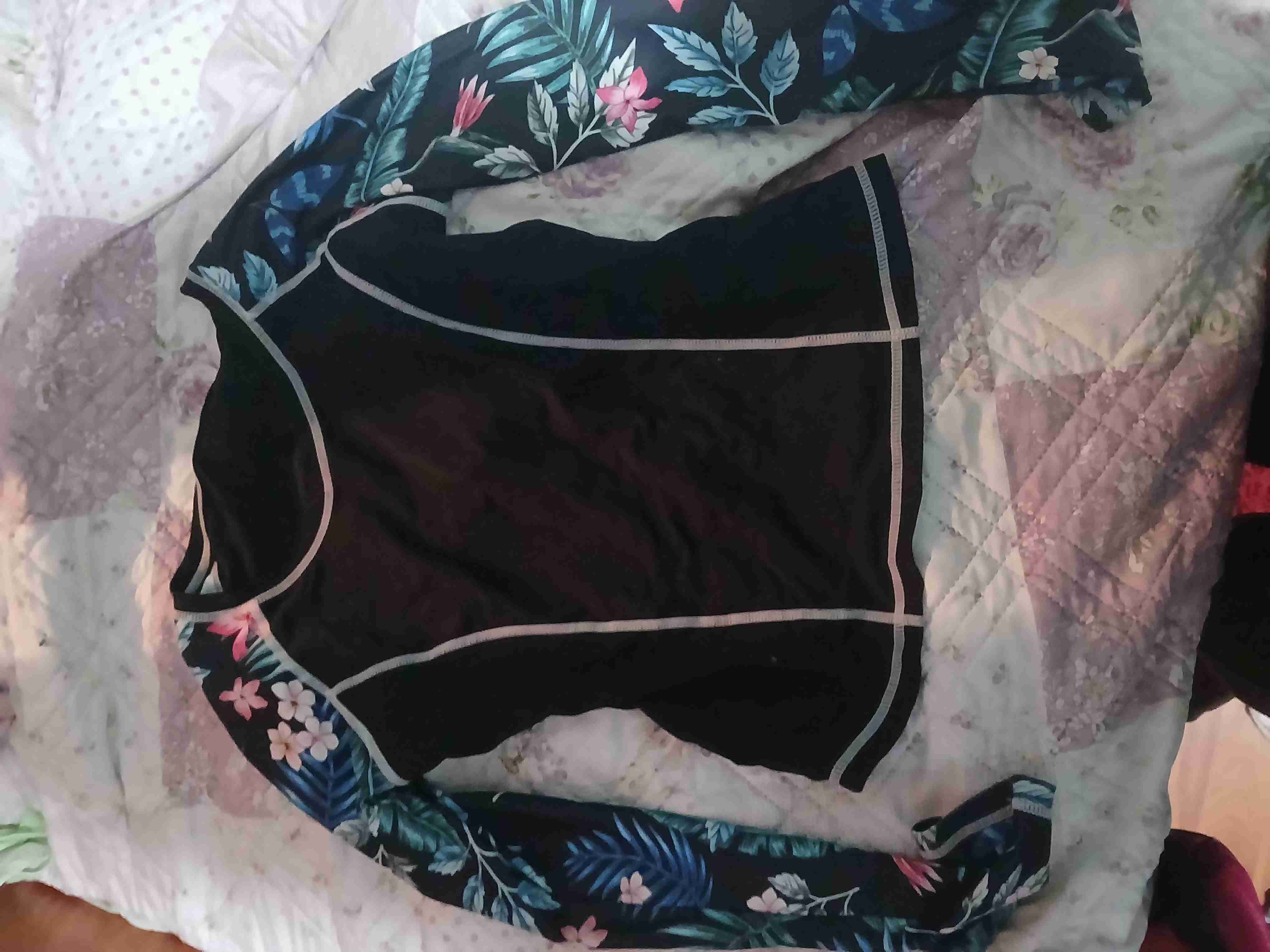 Polera traje de baño negra de manga larga