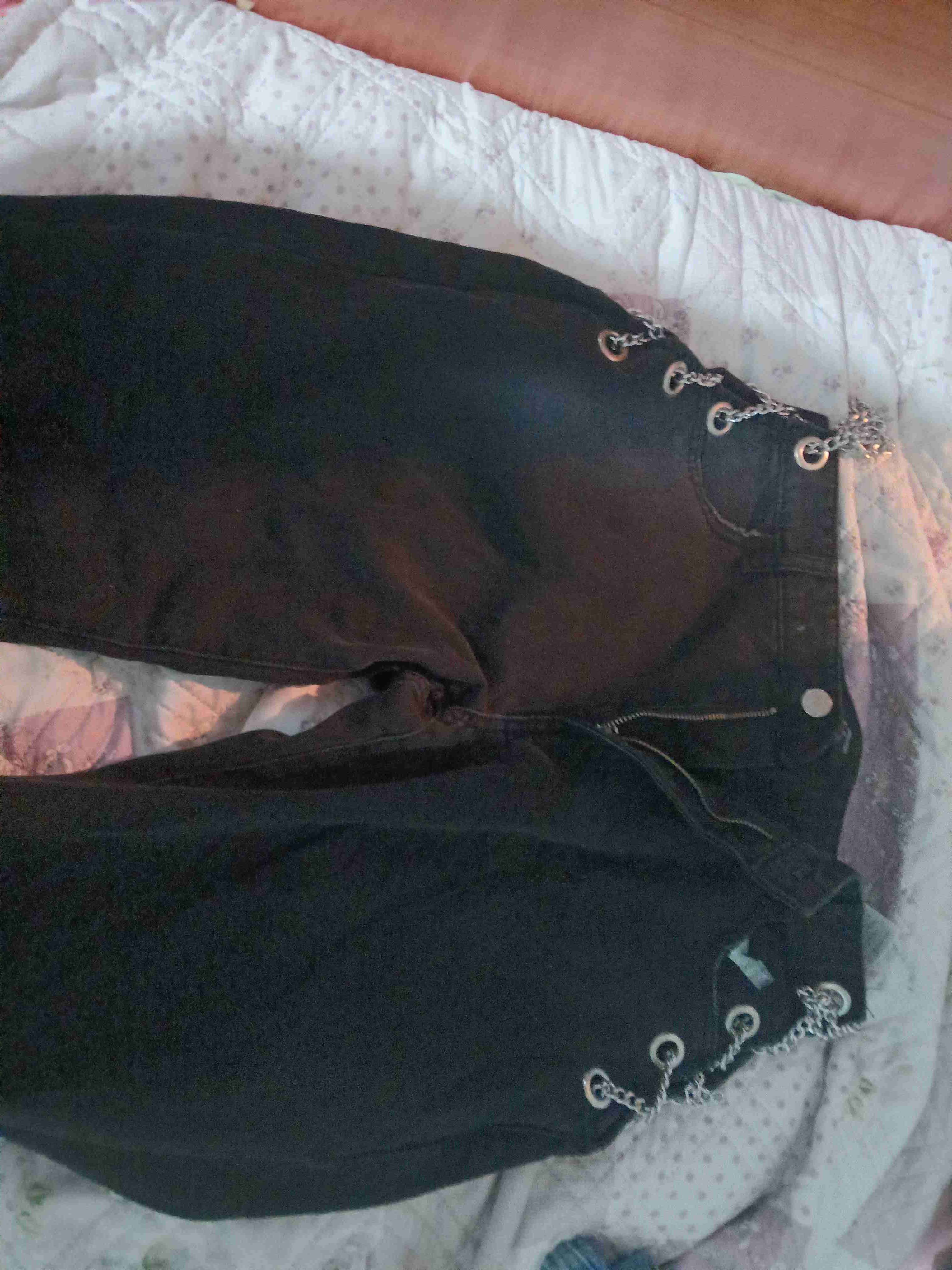 Pantalones negros con cadenas - miniatura 2