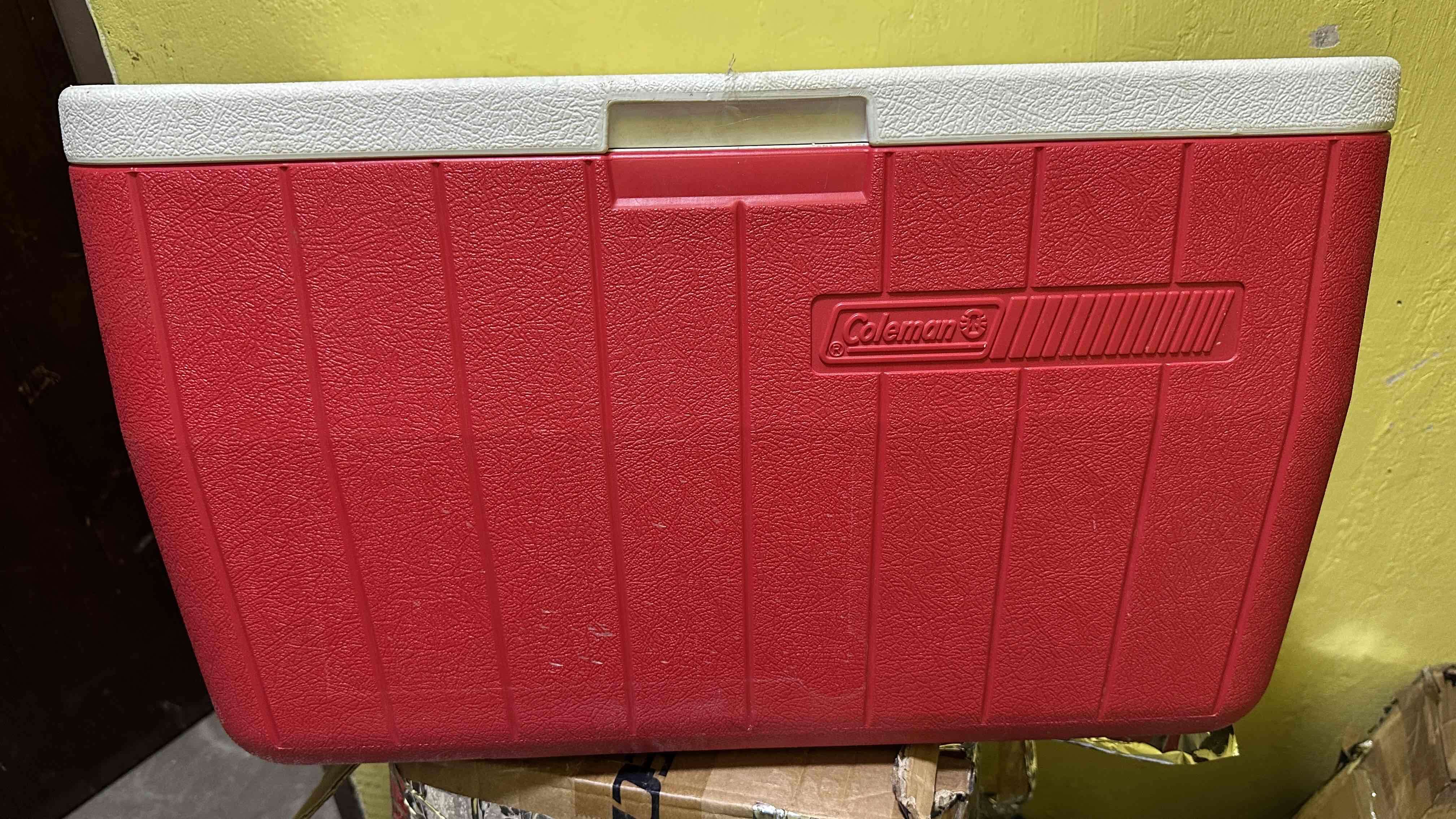 Cooler rojo Coleman de 45Lt - miniatura 1