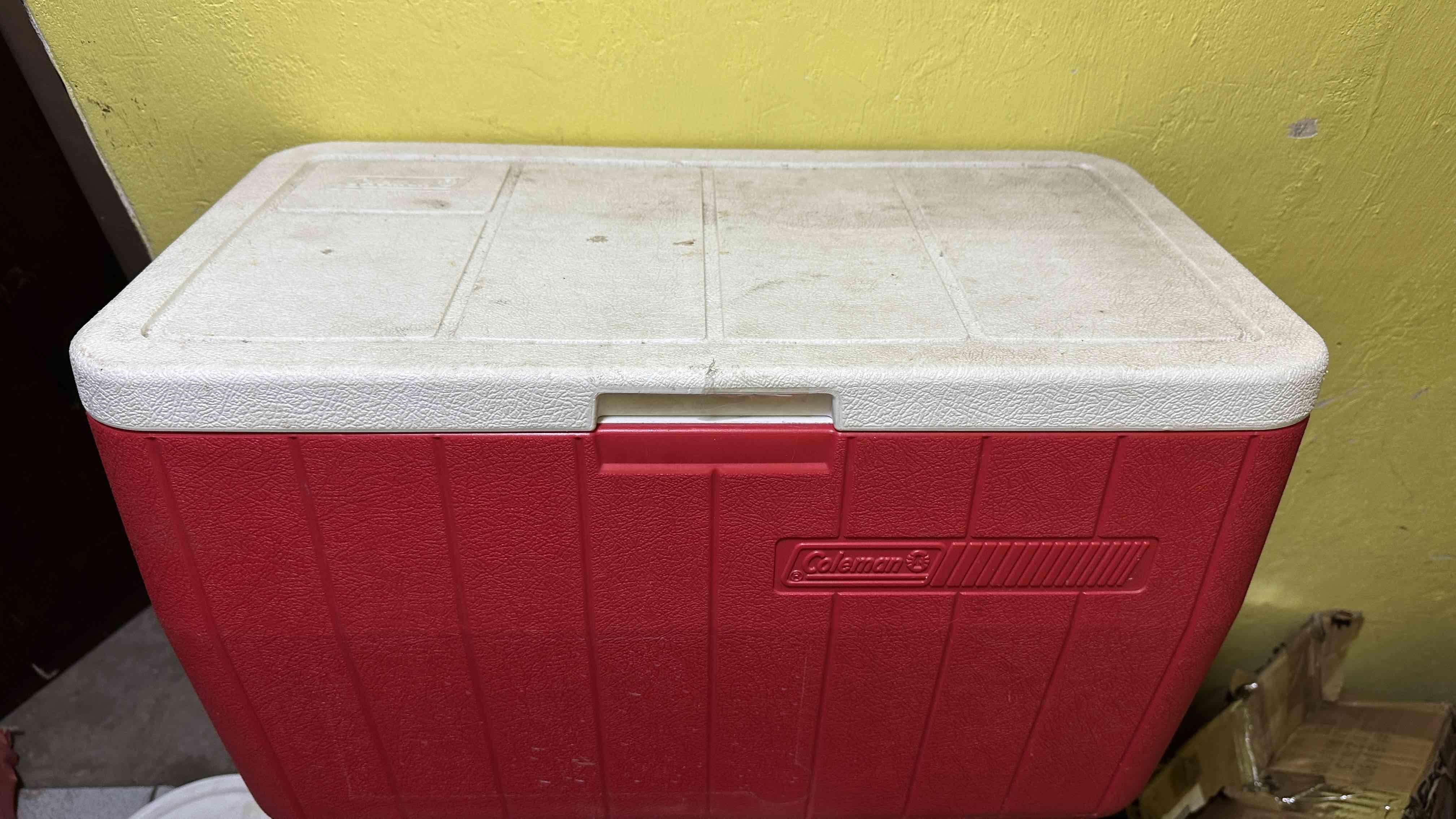Cooler rojo Coleman de 45Lt - miniatura 2
