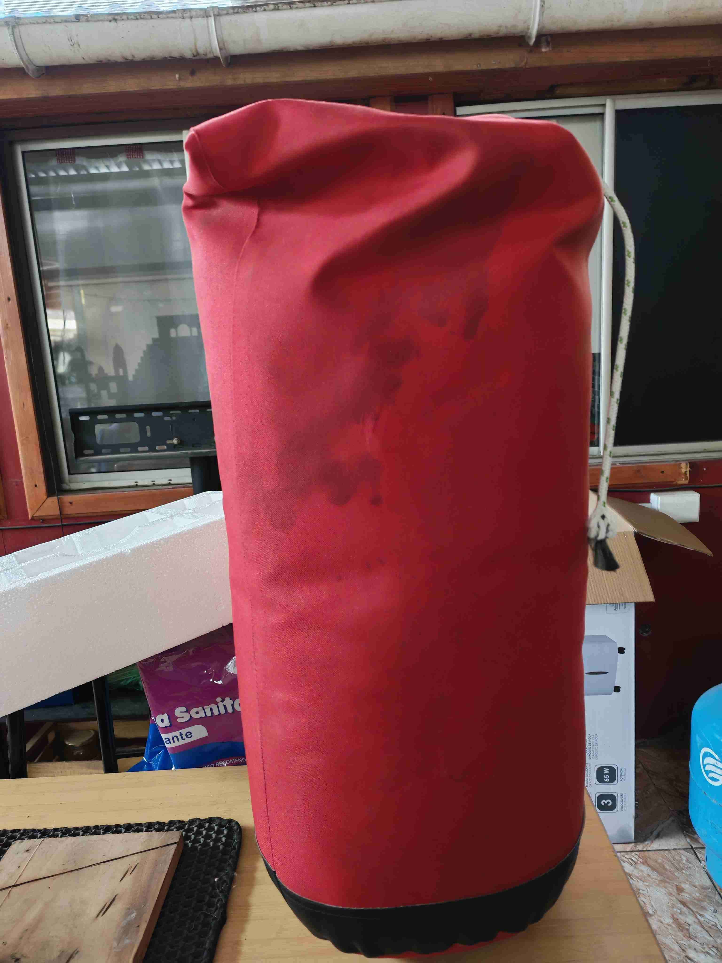 Guantes y vendas boxeo negros y saco - 3