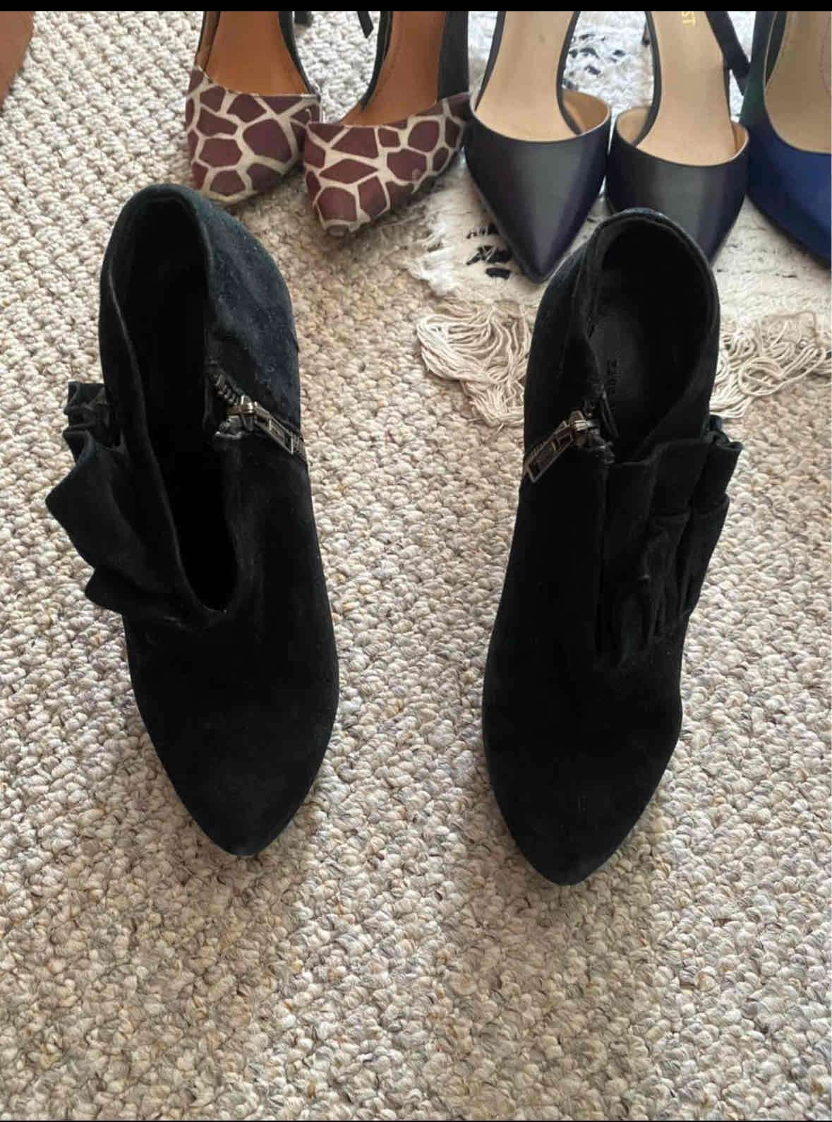 Botines negros con cremallera - miniatura 1