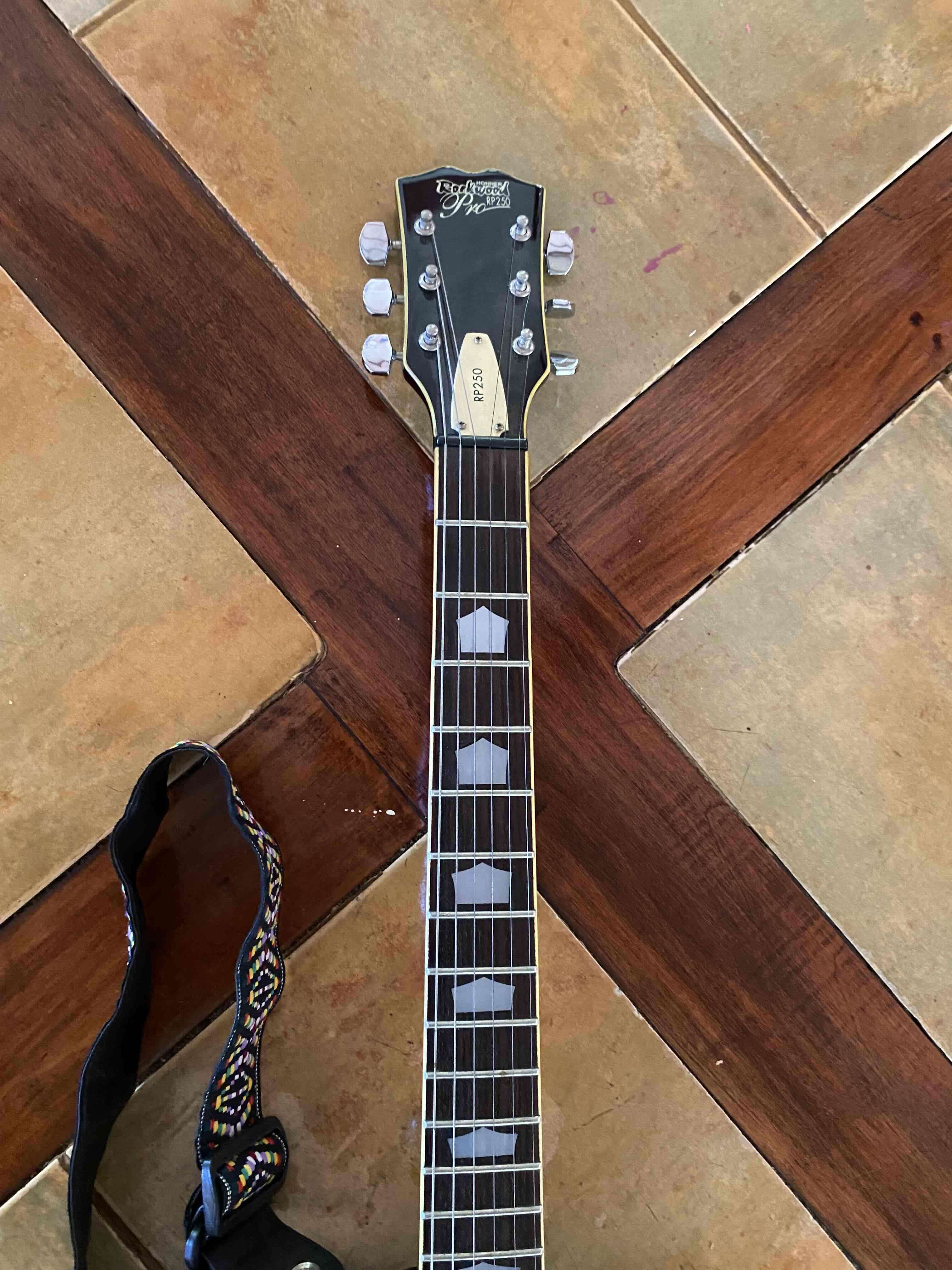 Guitarra eléctrica estilo Les Paul - miniatura 4