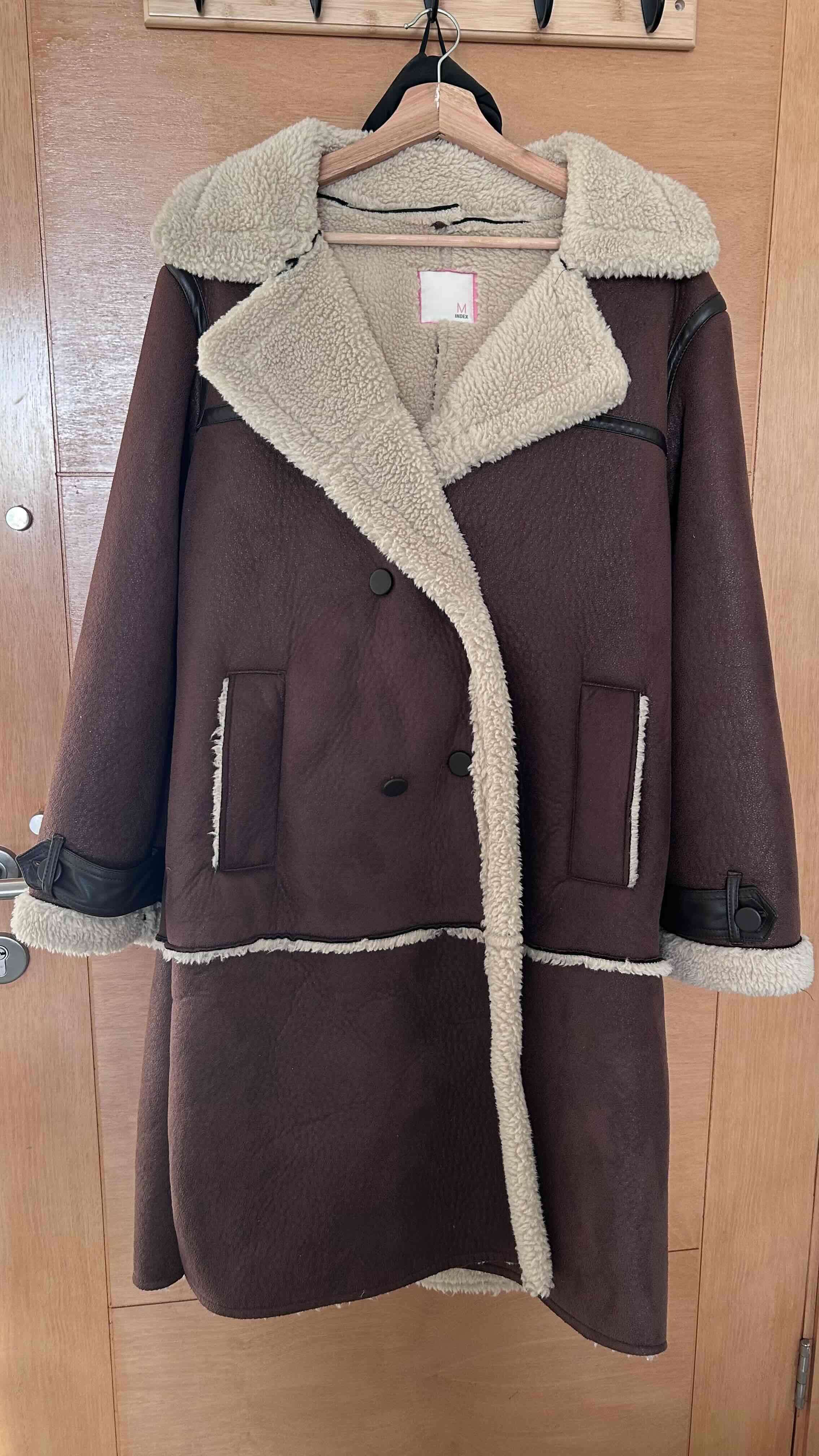 Abrigo marrón con forro de lana, imitación piel