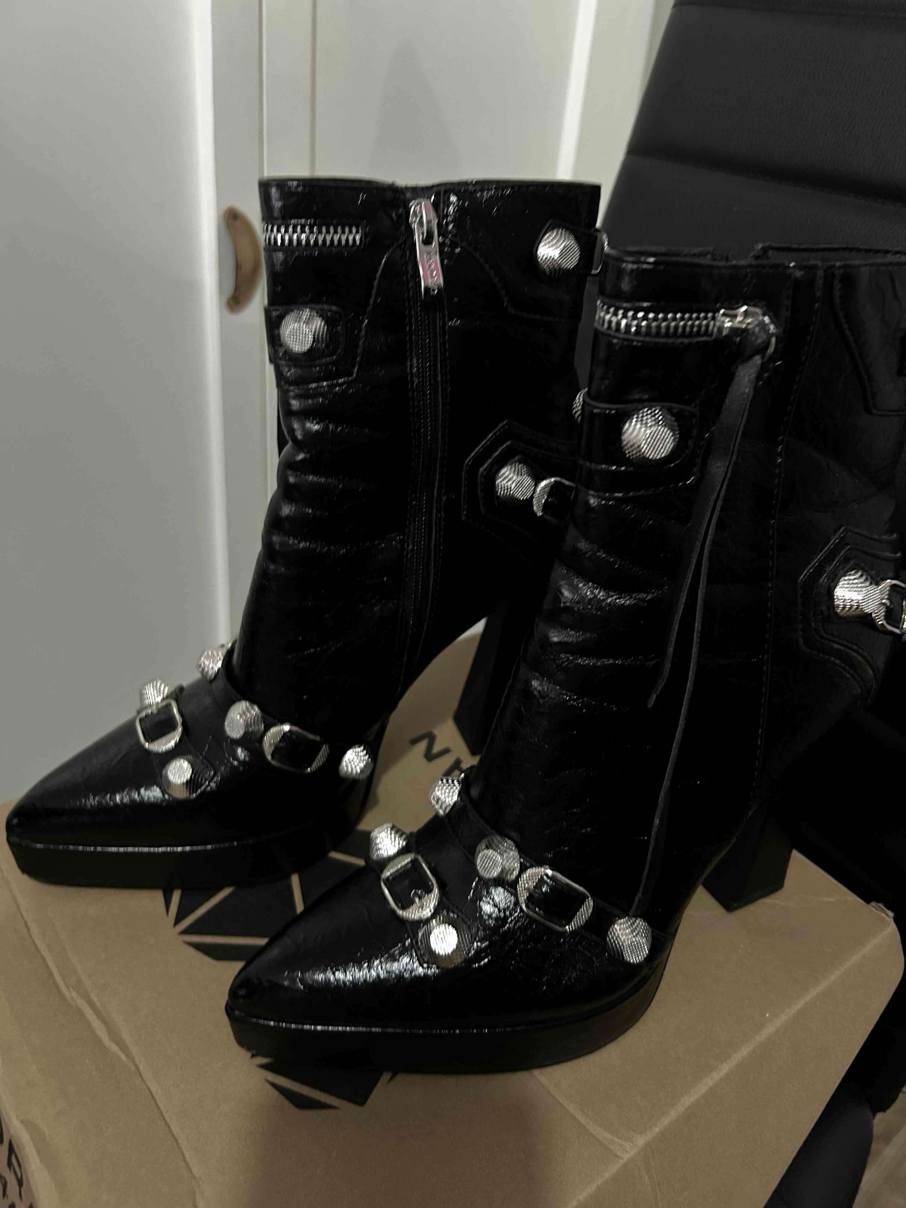 Botines negros con tachas cmoran - 2