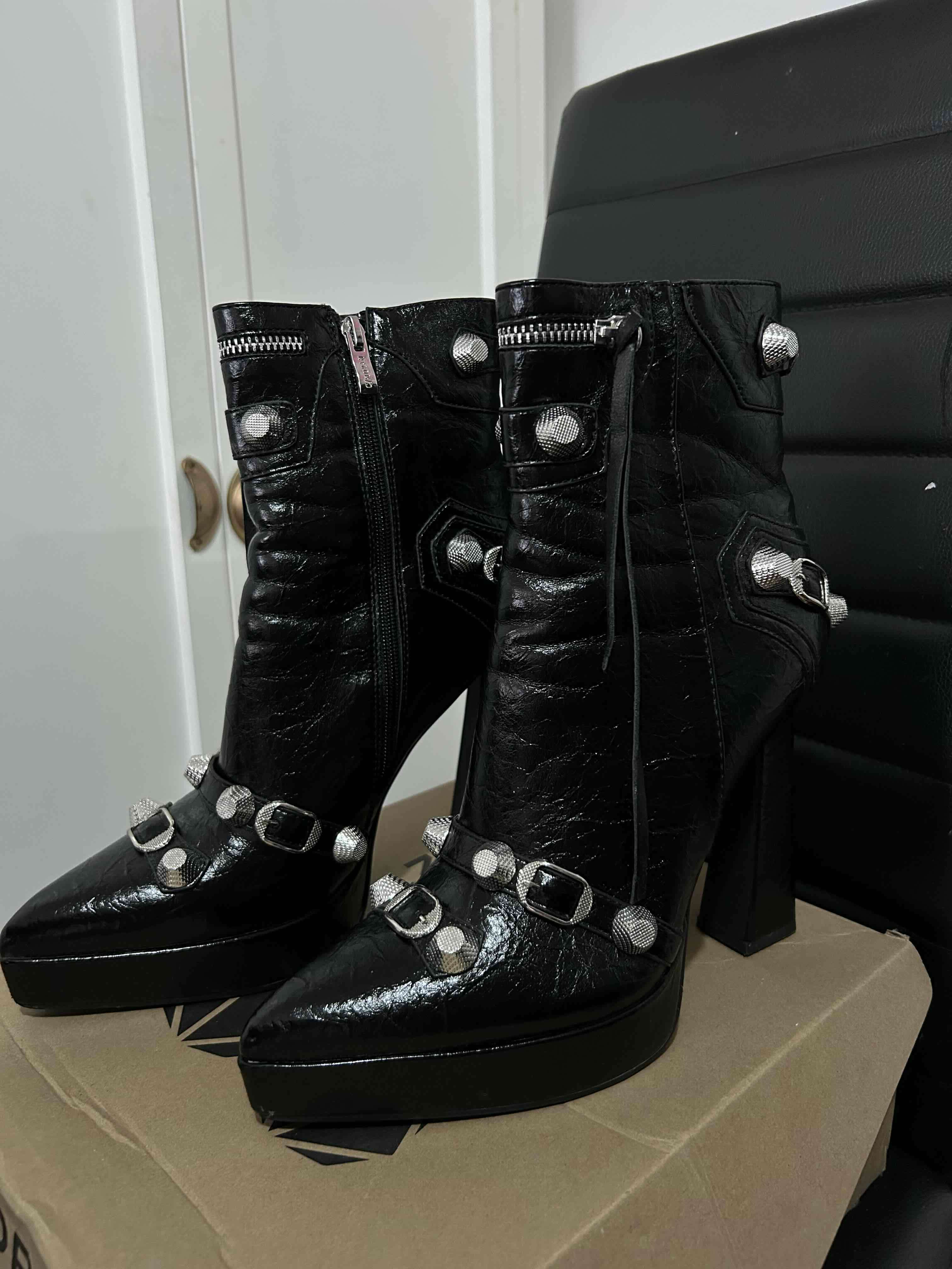 Botines negros con tachas cmoran - 4