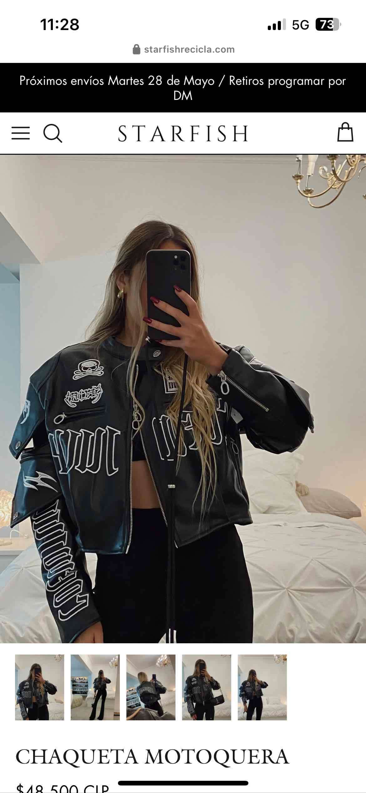 Chaqueta motoquera negra con parches