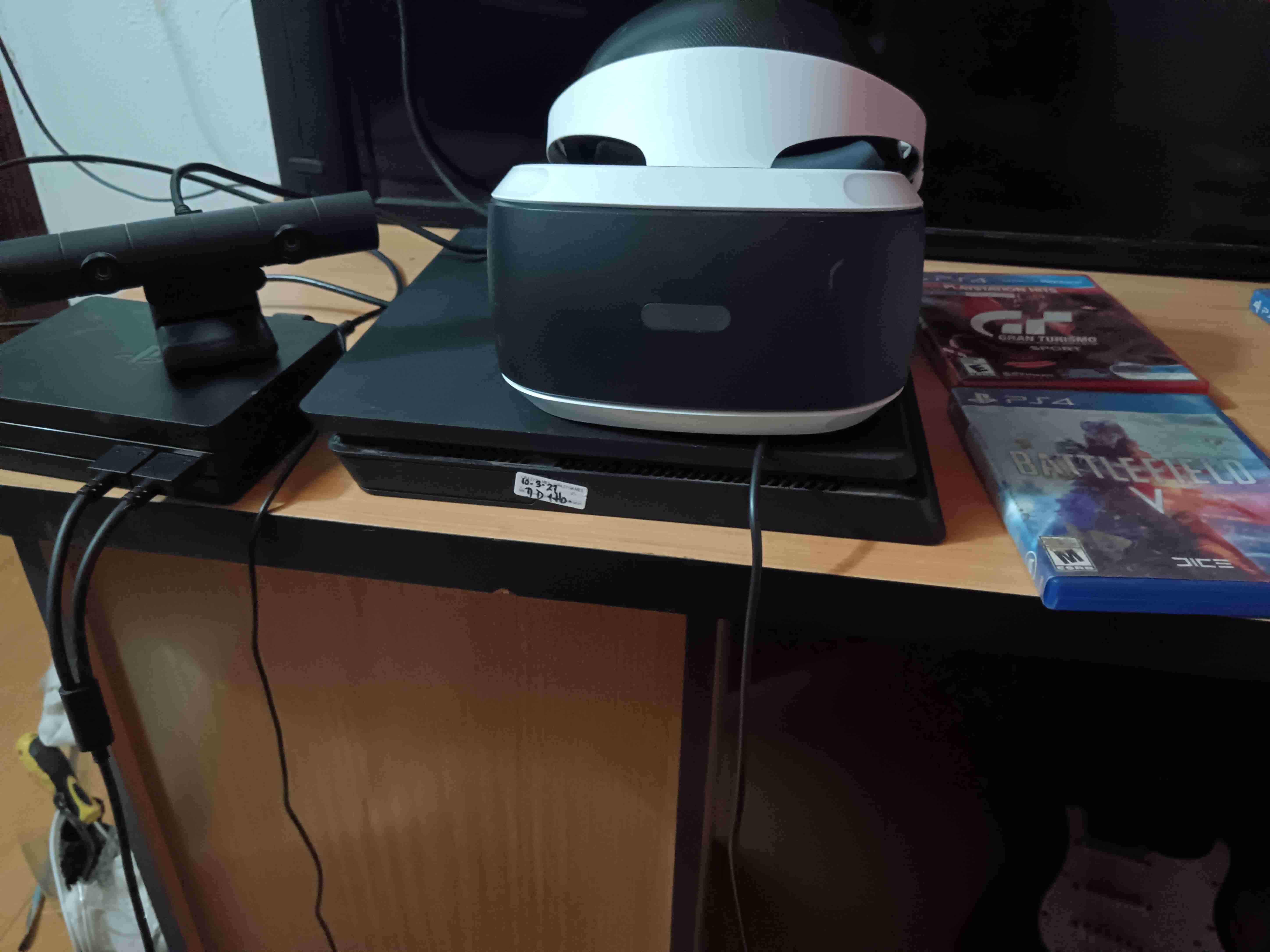 Consola PS4 con VR y juegos - miniatura 1