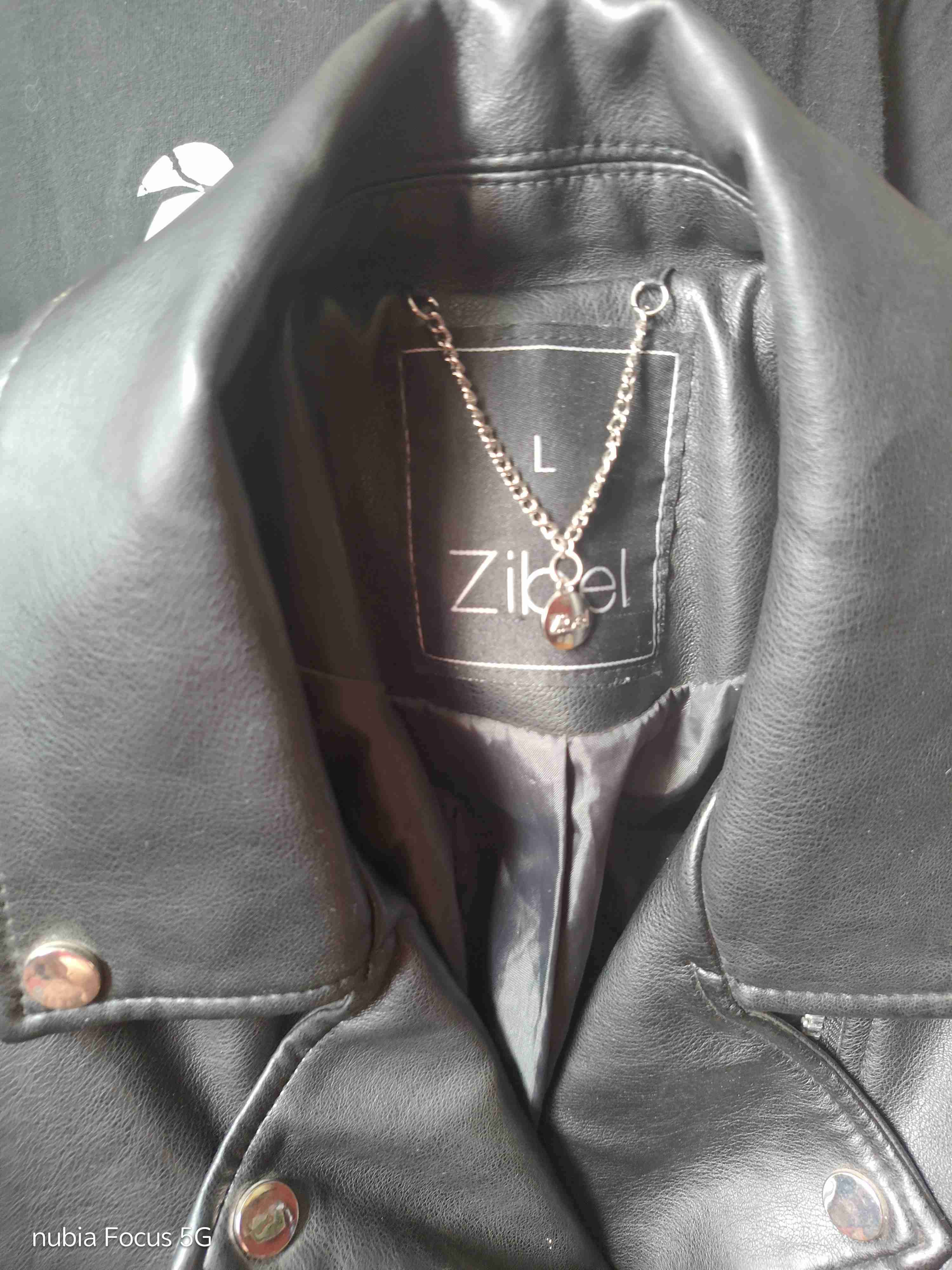 Chaqueta de cuero negra - miniatura 2