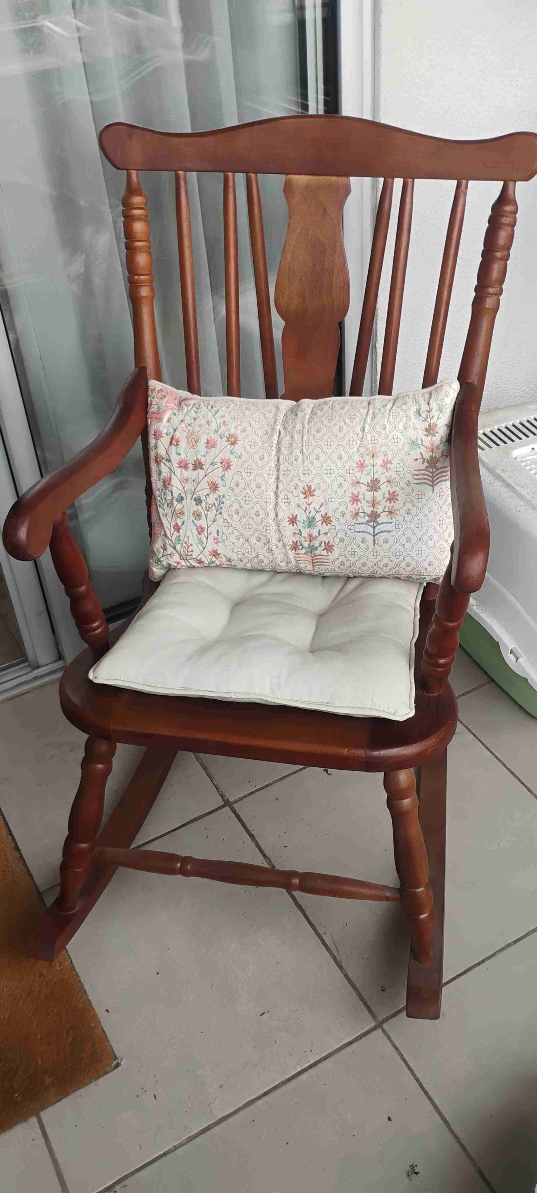 Silla mecedora de madera Rauli - miniatura 1