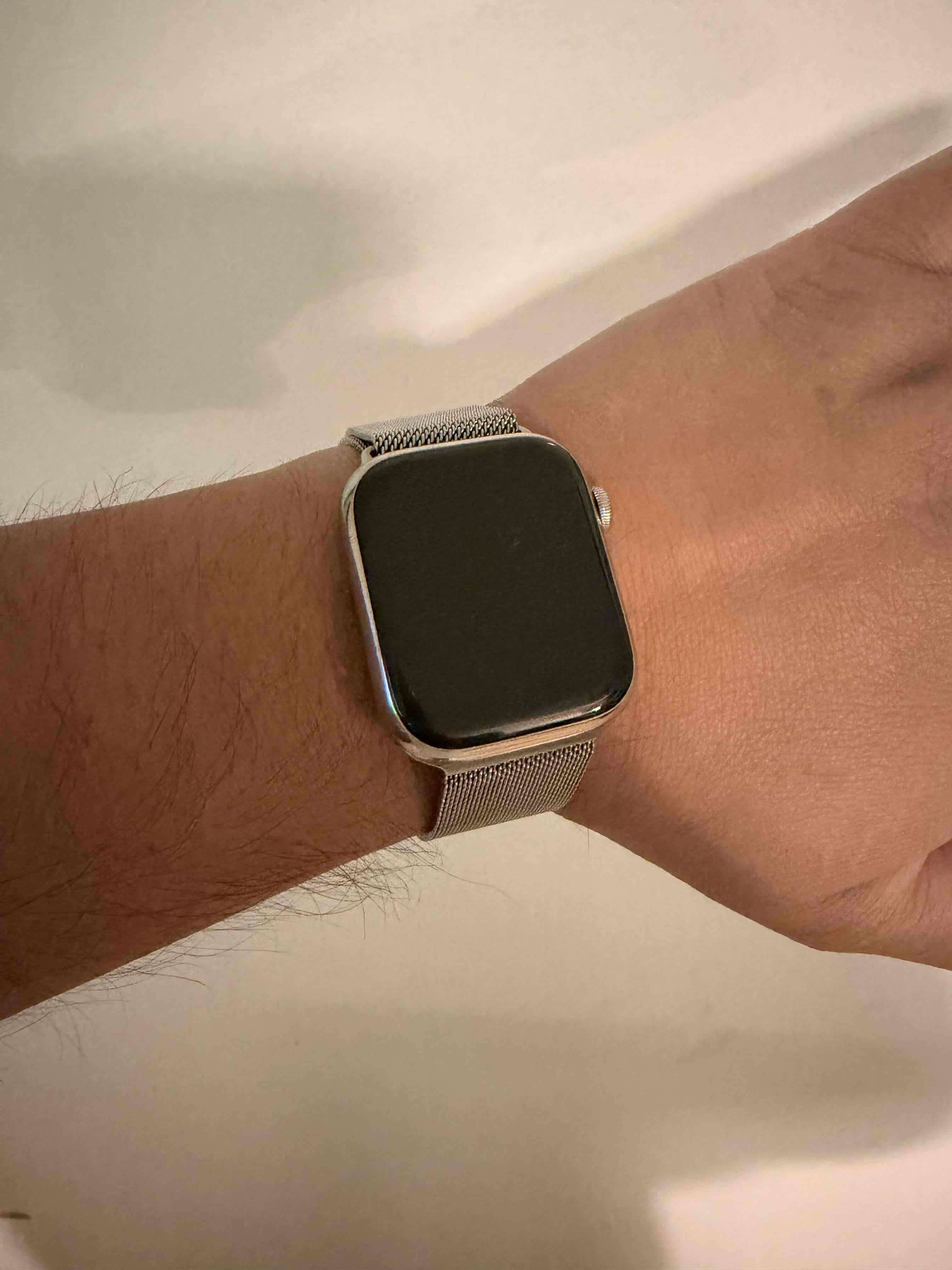 Reloj inteligente con correa metálica - 1