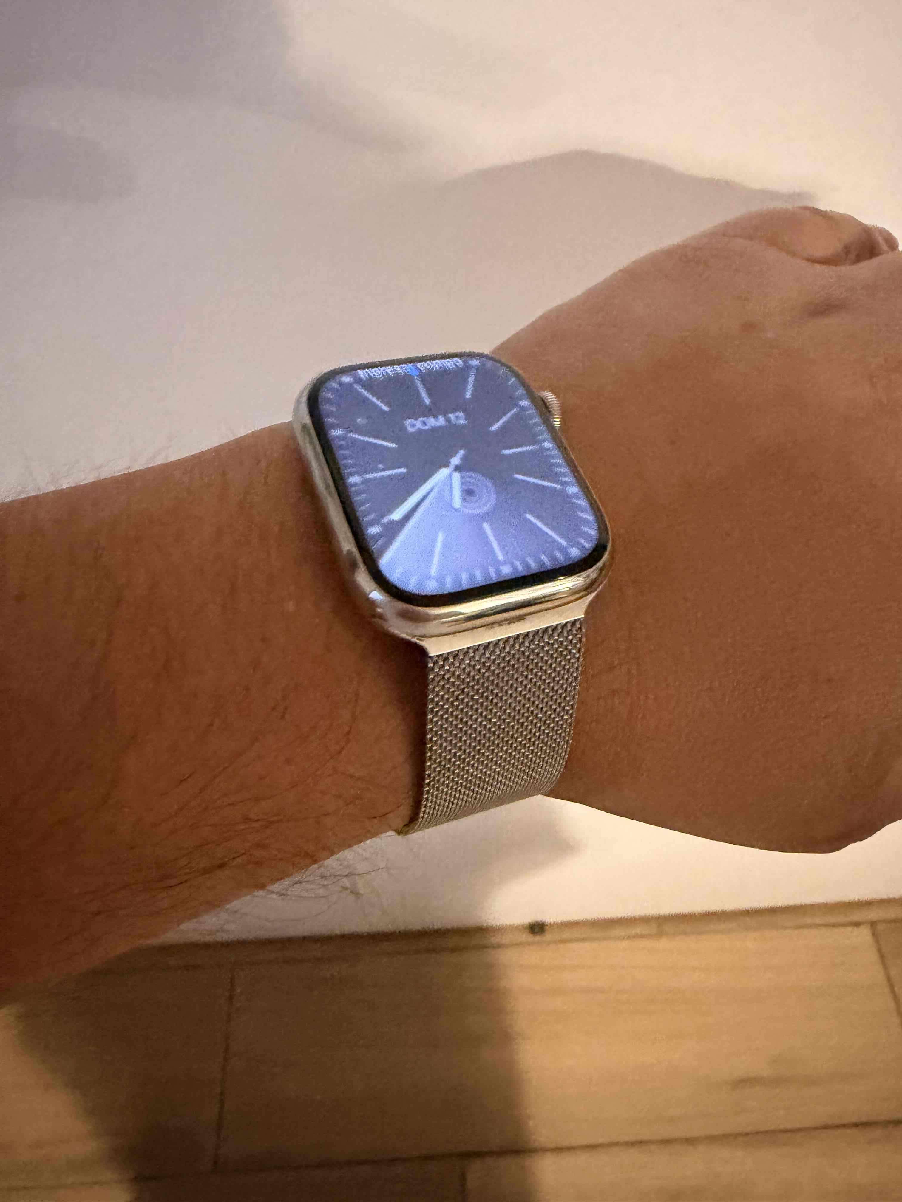 Reloj inteligente con correa metálica - 4