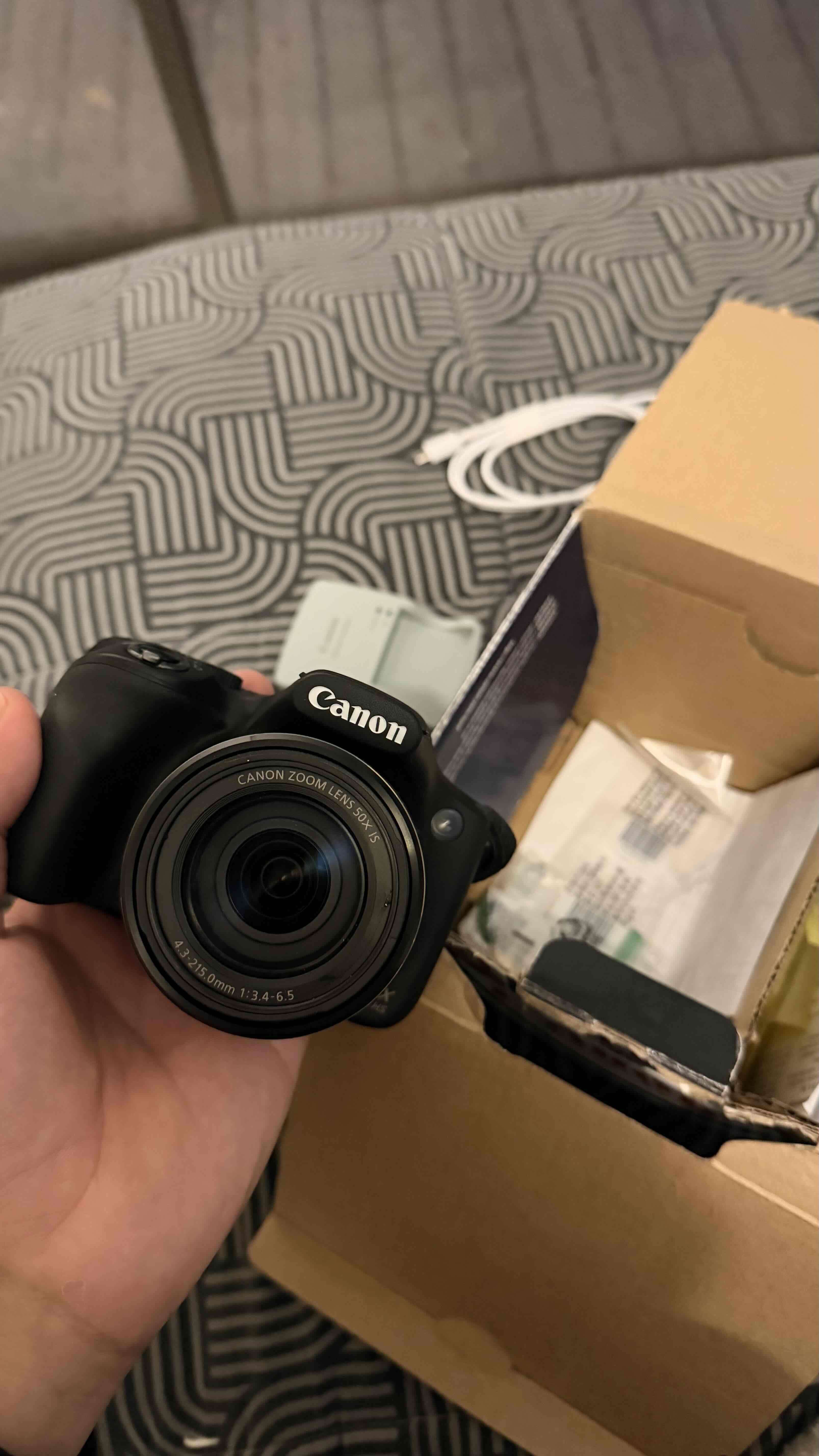 Cámara Canon con lente zoom 50x - miniatura 1