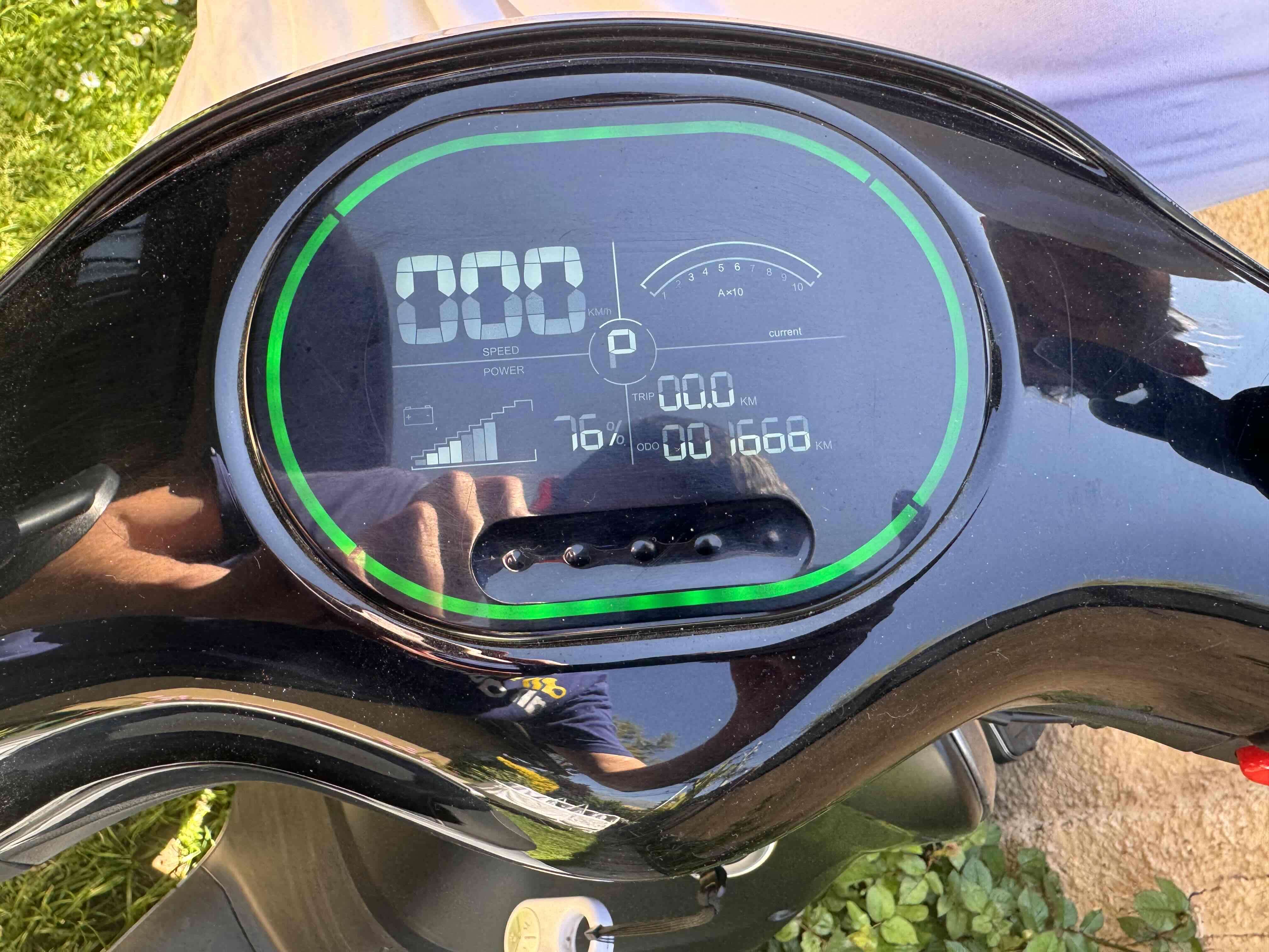 Moto  eléctrica  con pantalla digital - miniatura 1