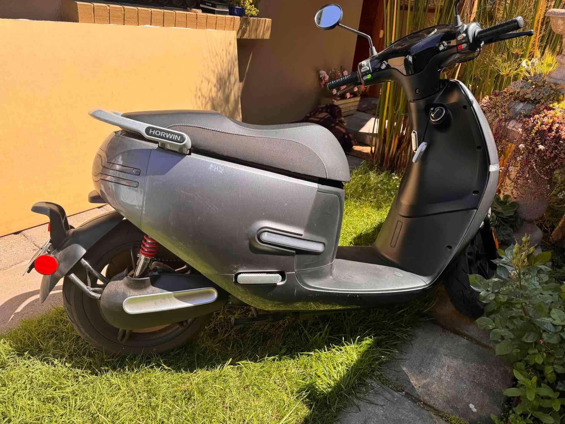 Moto  eléctrica  con pantalla digital - miniatura 2