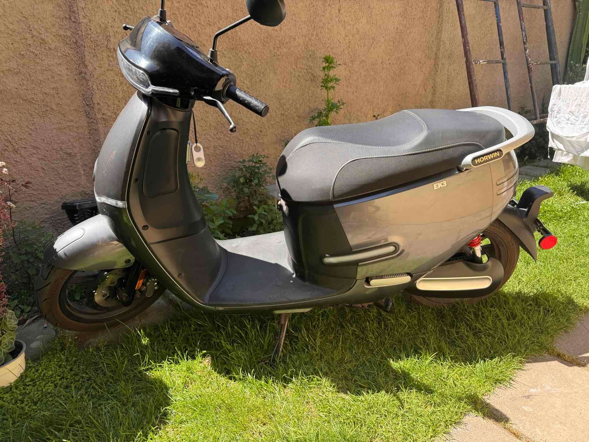 Moto  eléctrica  con pantalla digital - miniatura 4