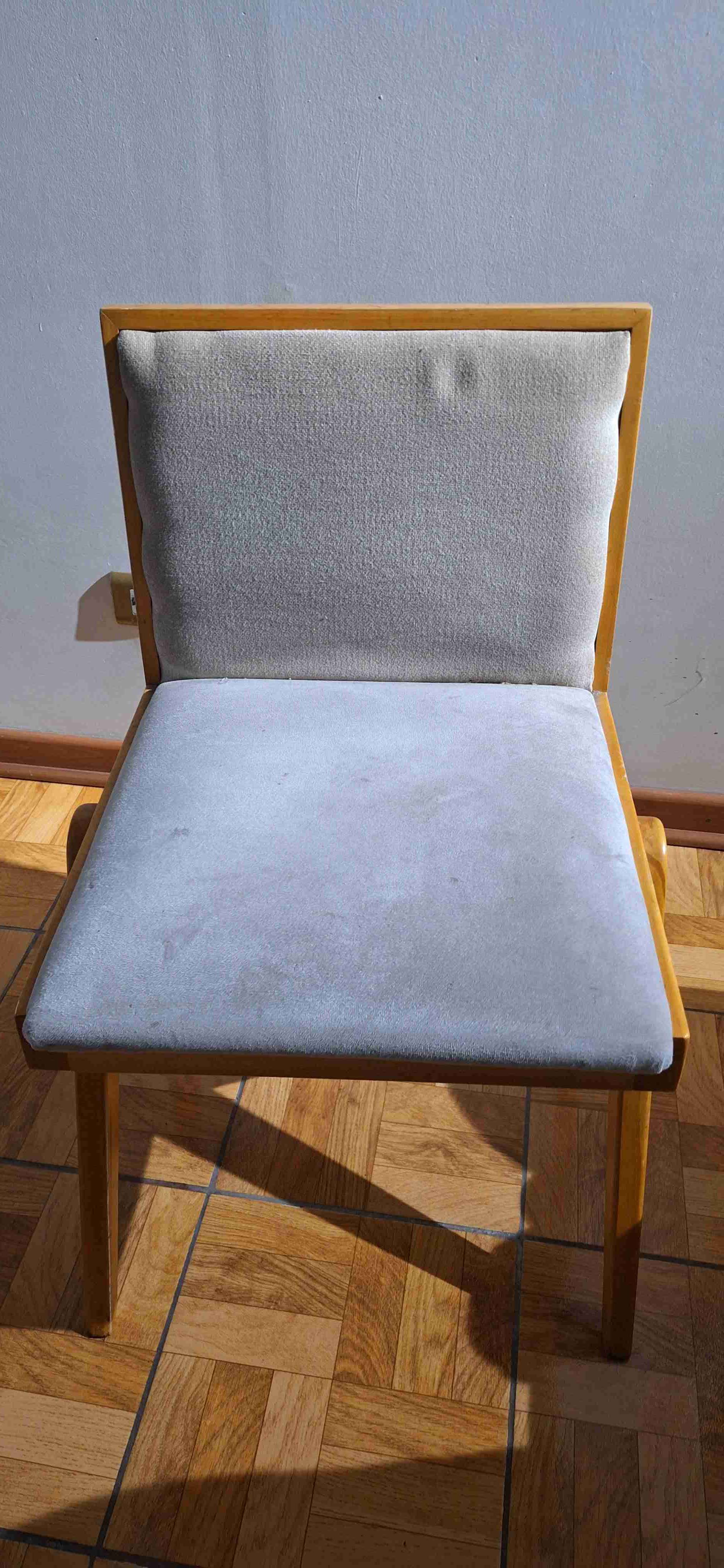 Silla madera con cojín beige - miniatura 1