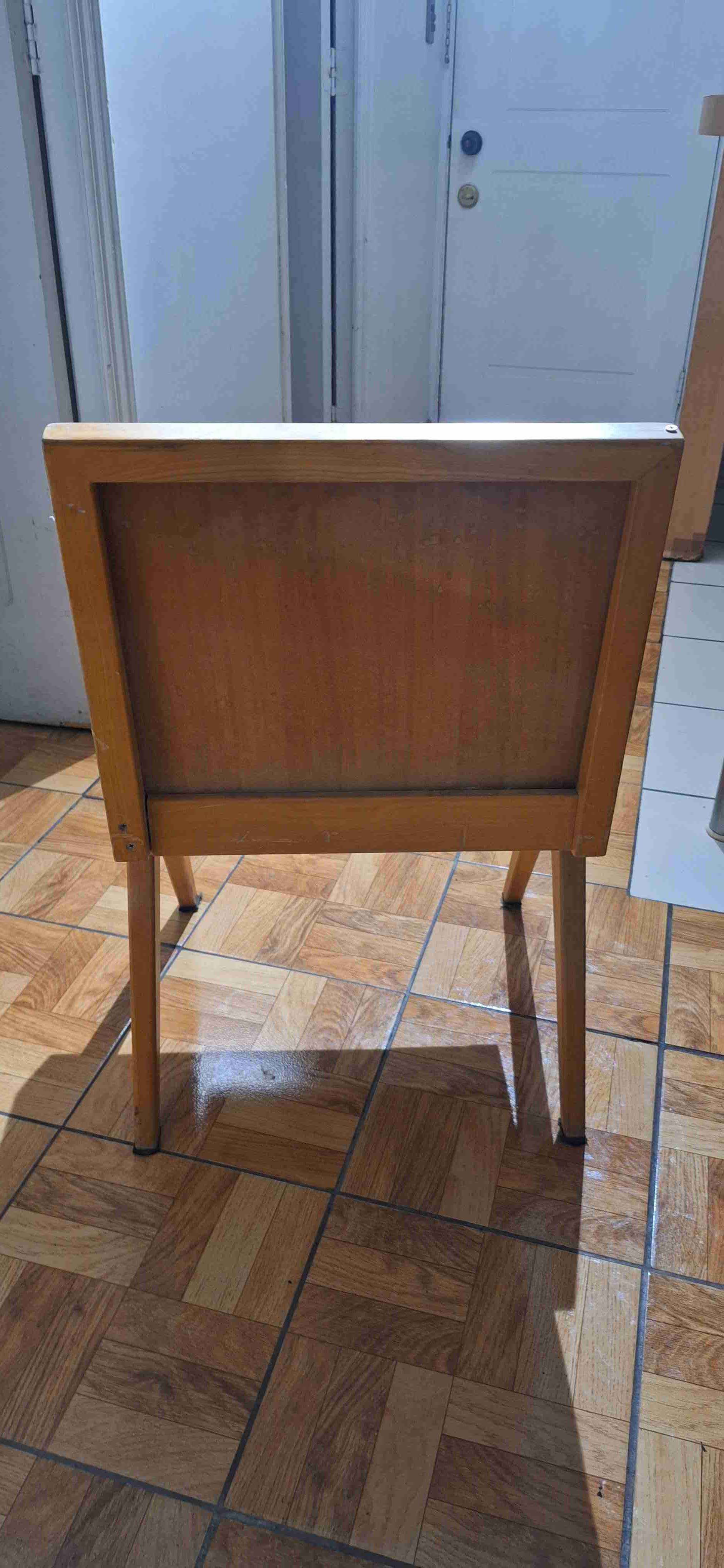 Silla madera con cojín beige - miniatura 3