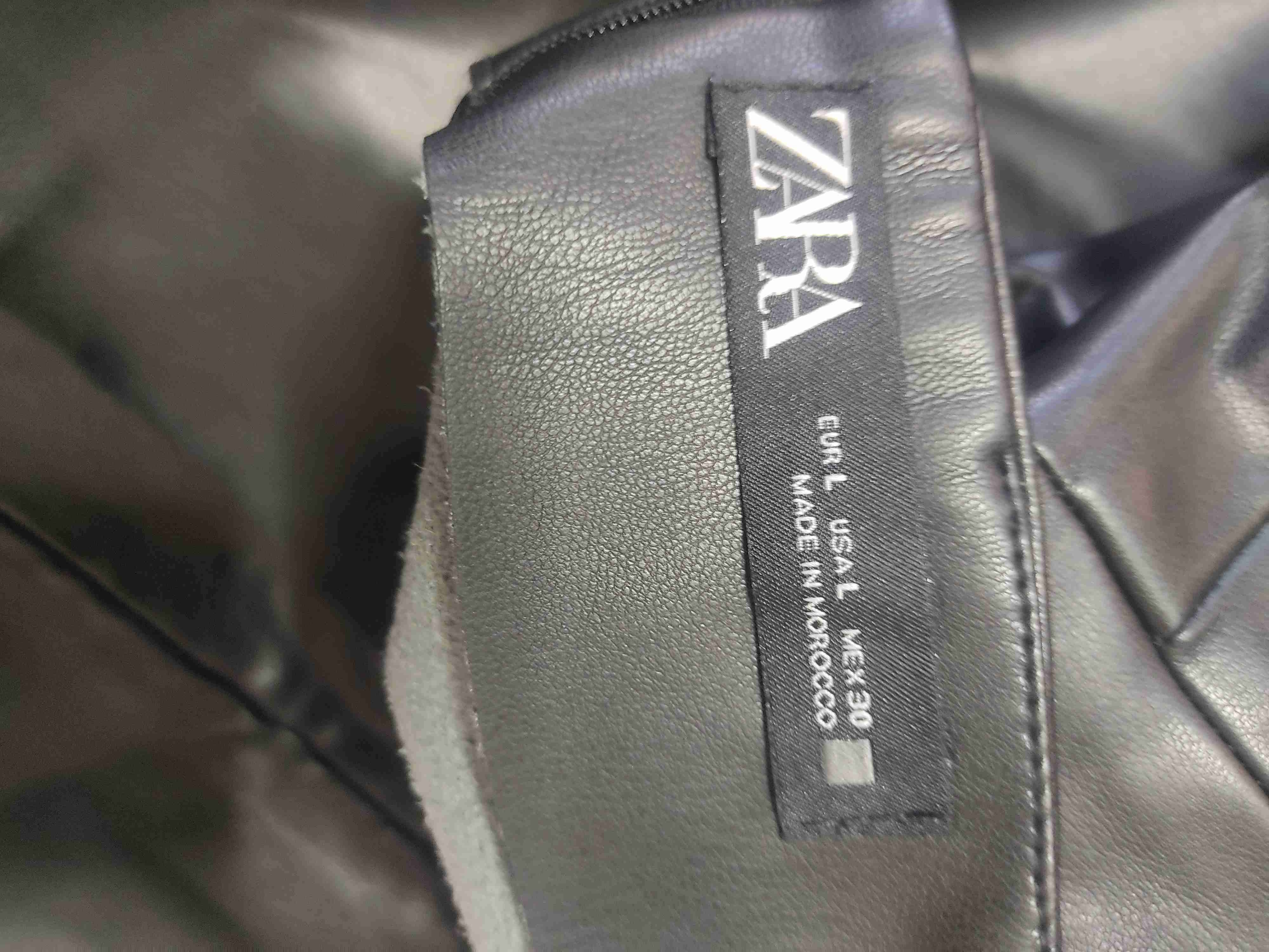 Vestido negro de tirantes - miniatura 3