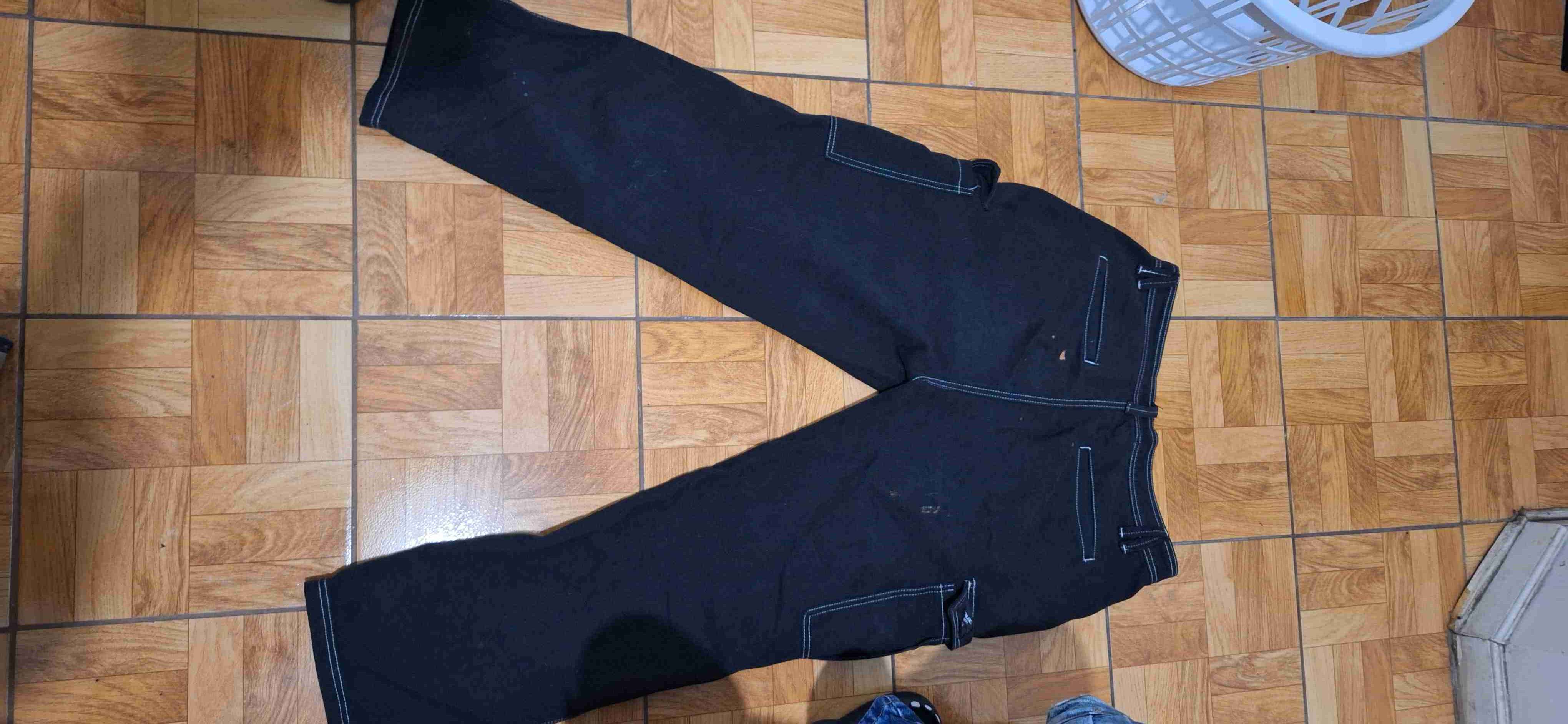 Pantalones negros con bolsillos - miniatura 1