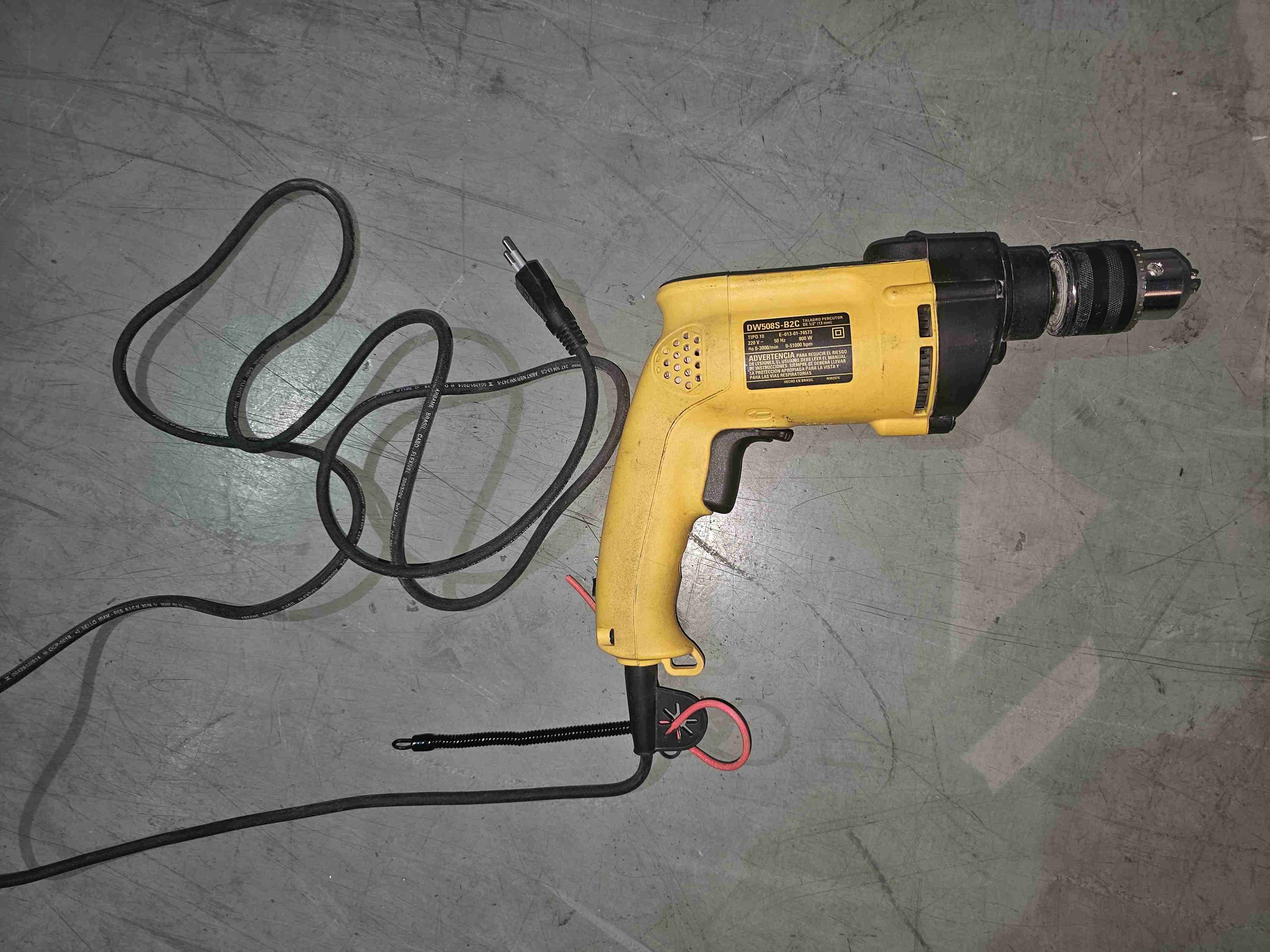 Taladro percutor 800w Dewalt - miniatura 1