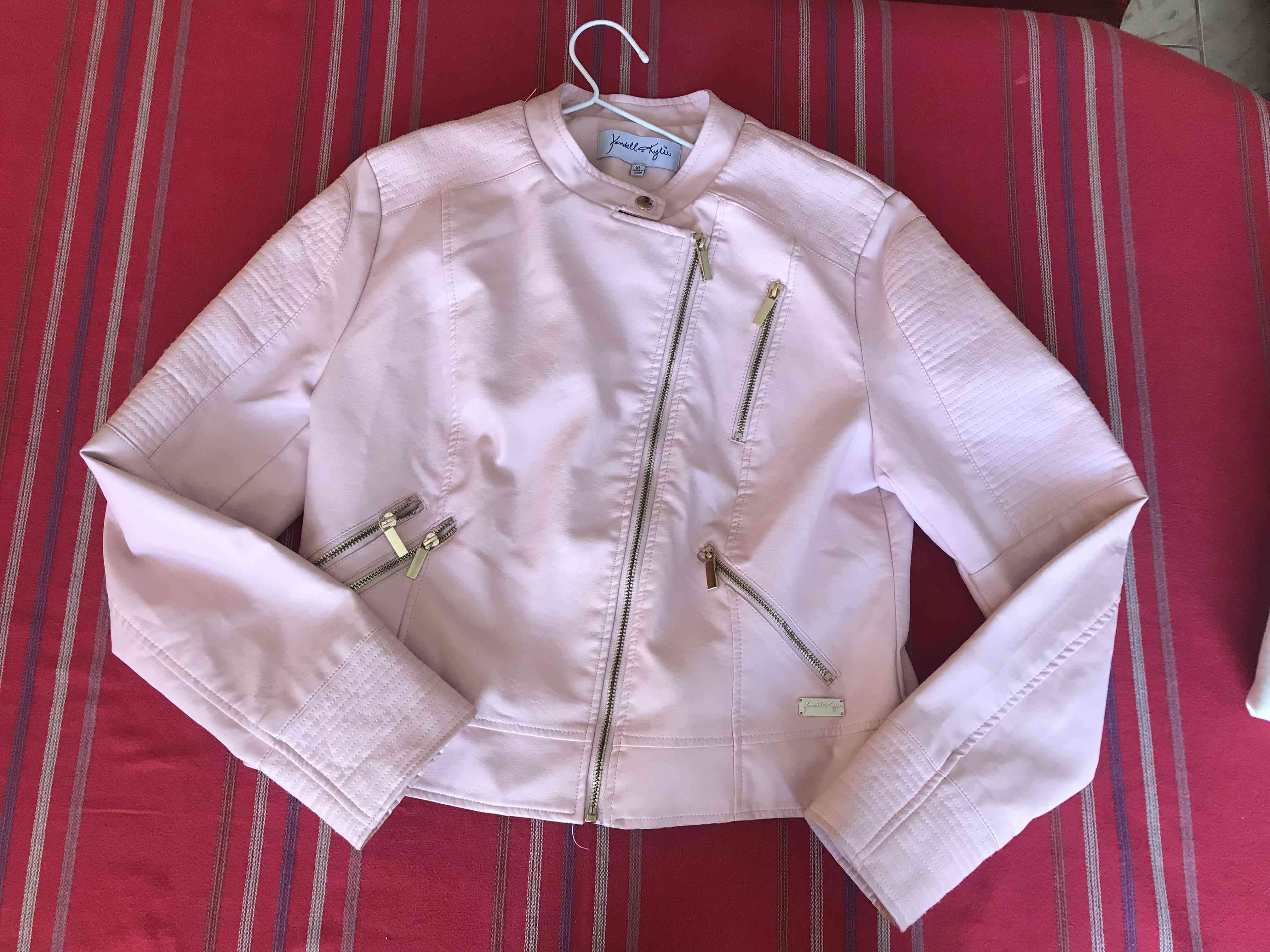 Chaqueta rosada eco cuero casi nueva - miniatura 4