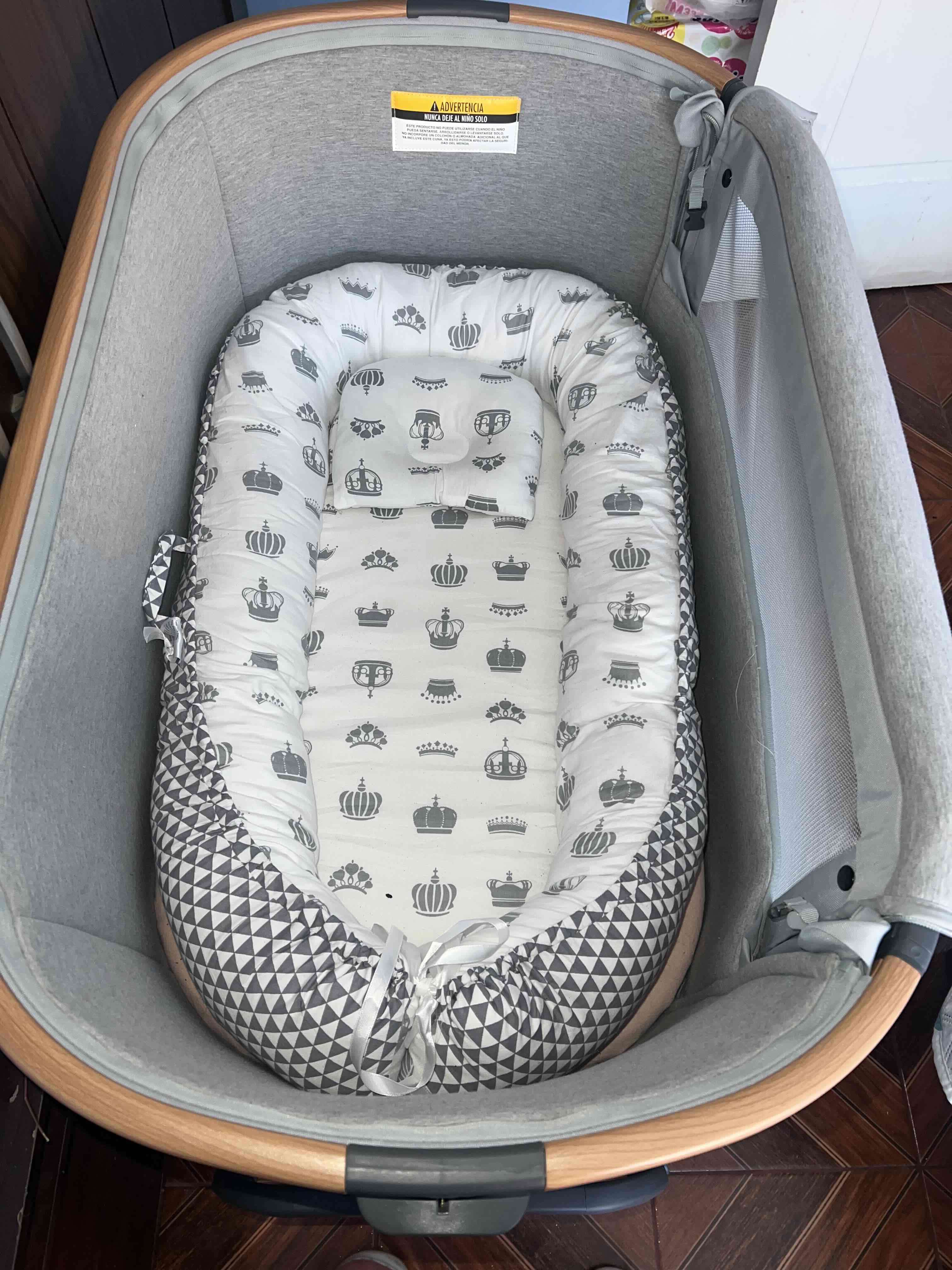 Nido de bebé con diseño de coronas - miniatura 2