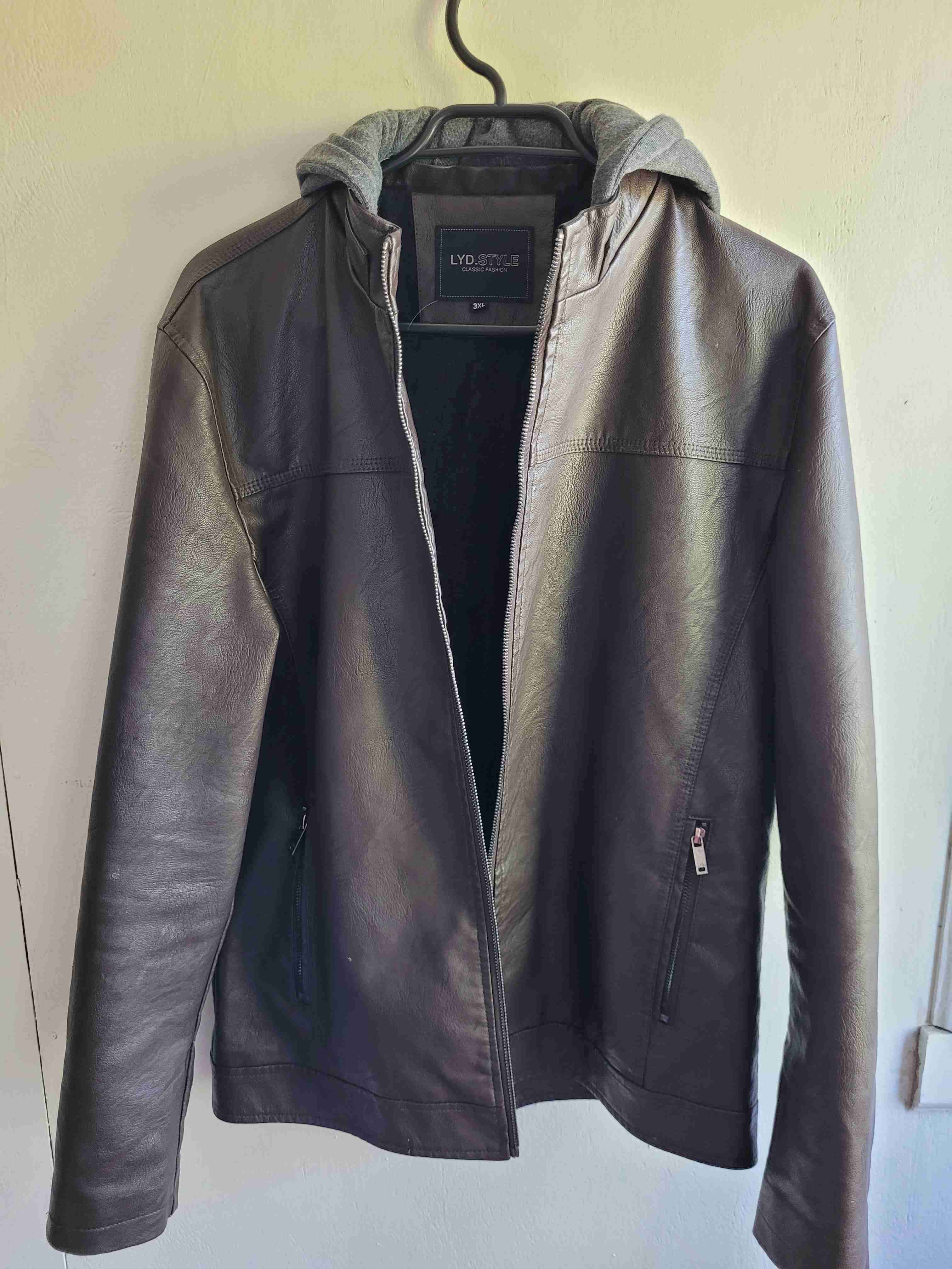 Chaqueta de cuero cafe con capucha - miniatura 1