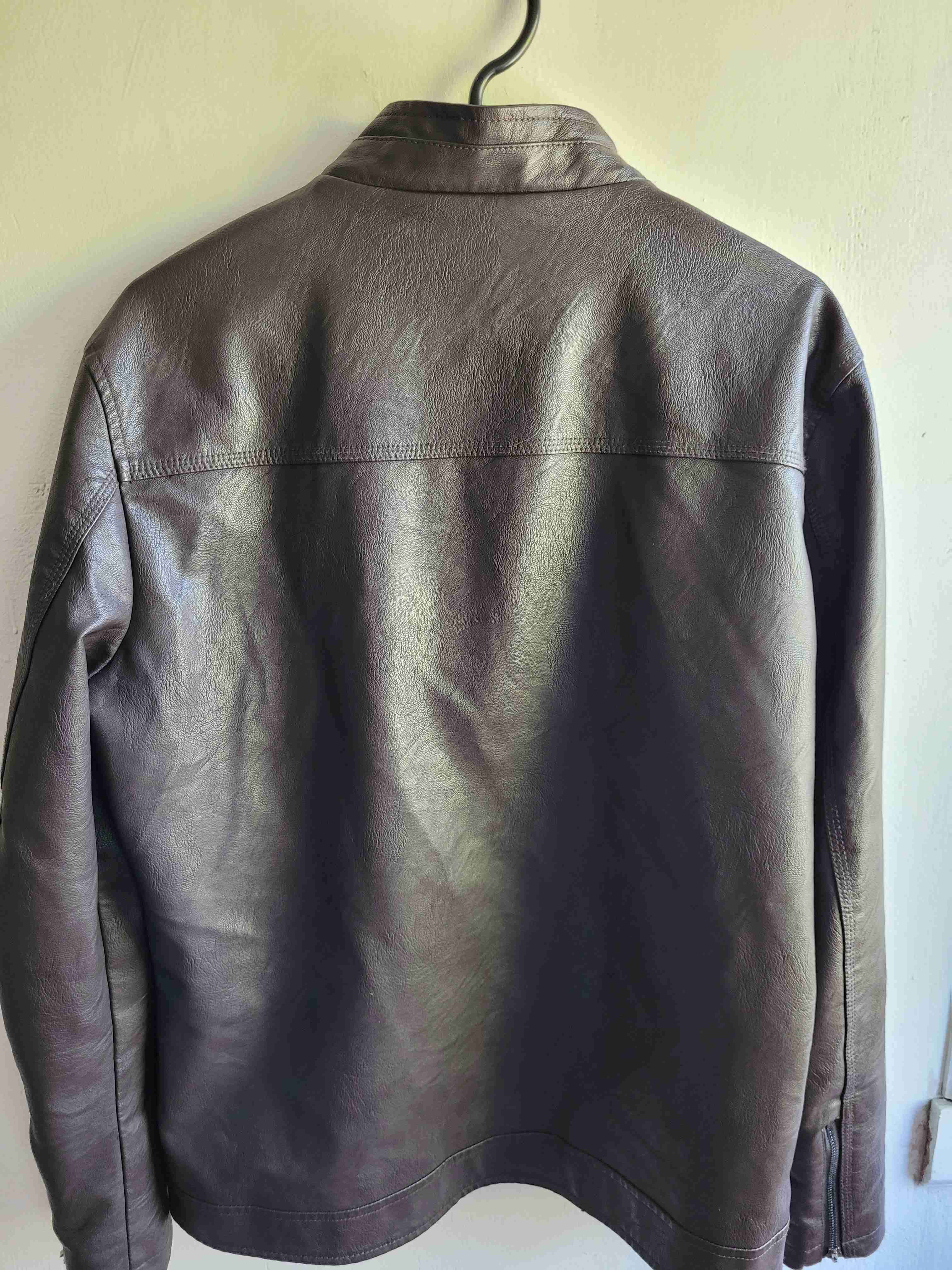 Chaqueta de cuero cafe con capucha - miniatura 4