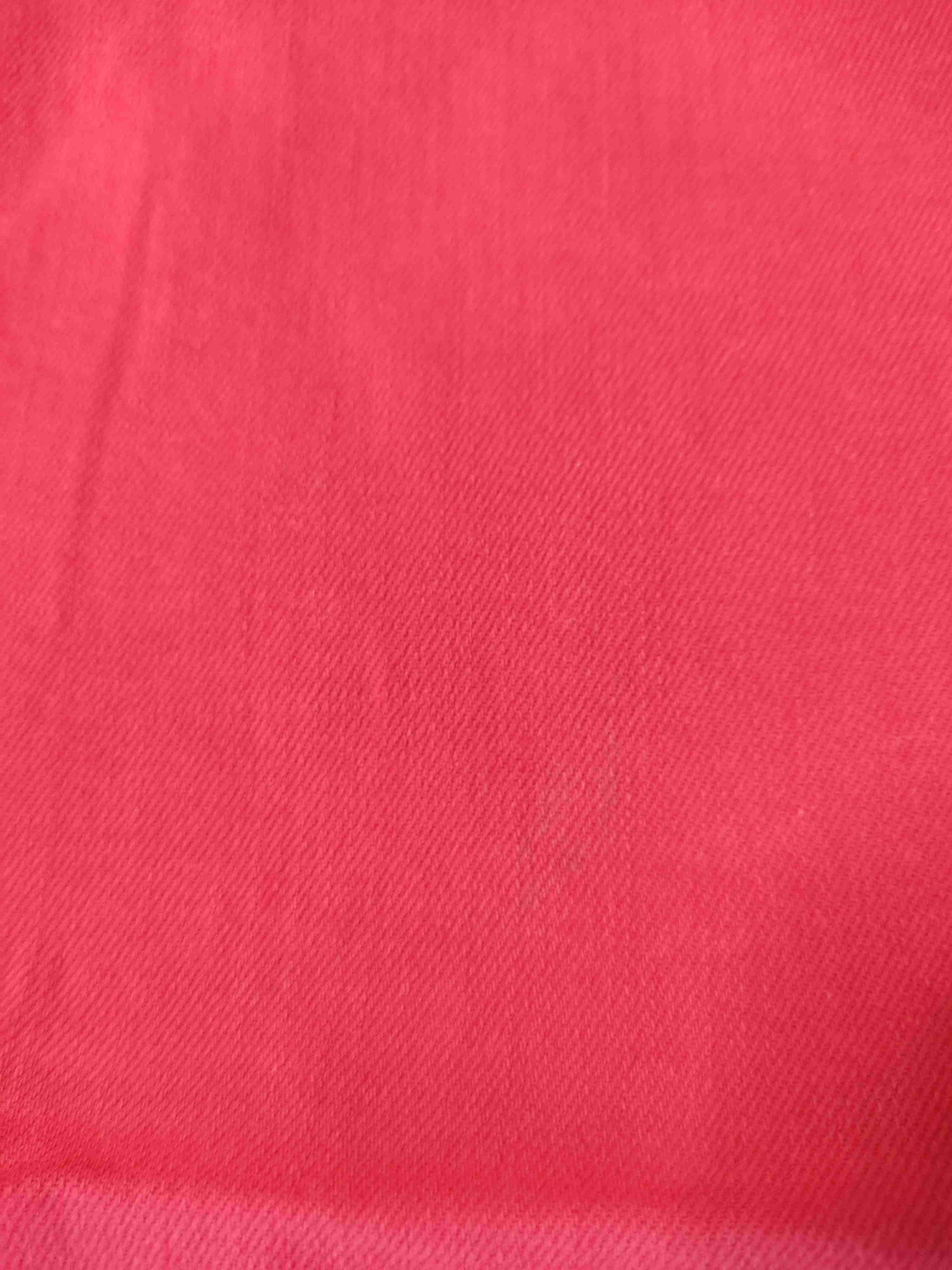 Pantalones rojos ajustados - miniatura 4