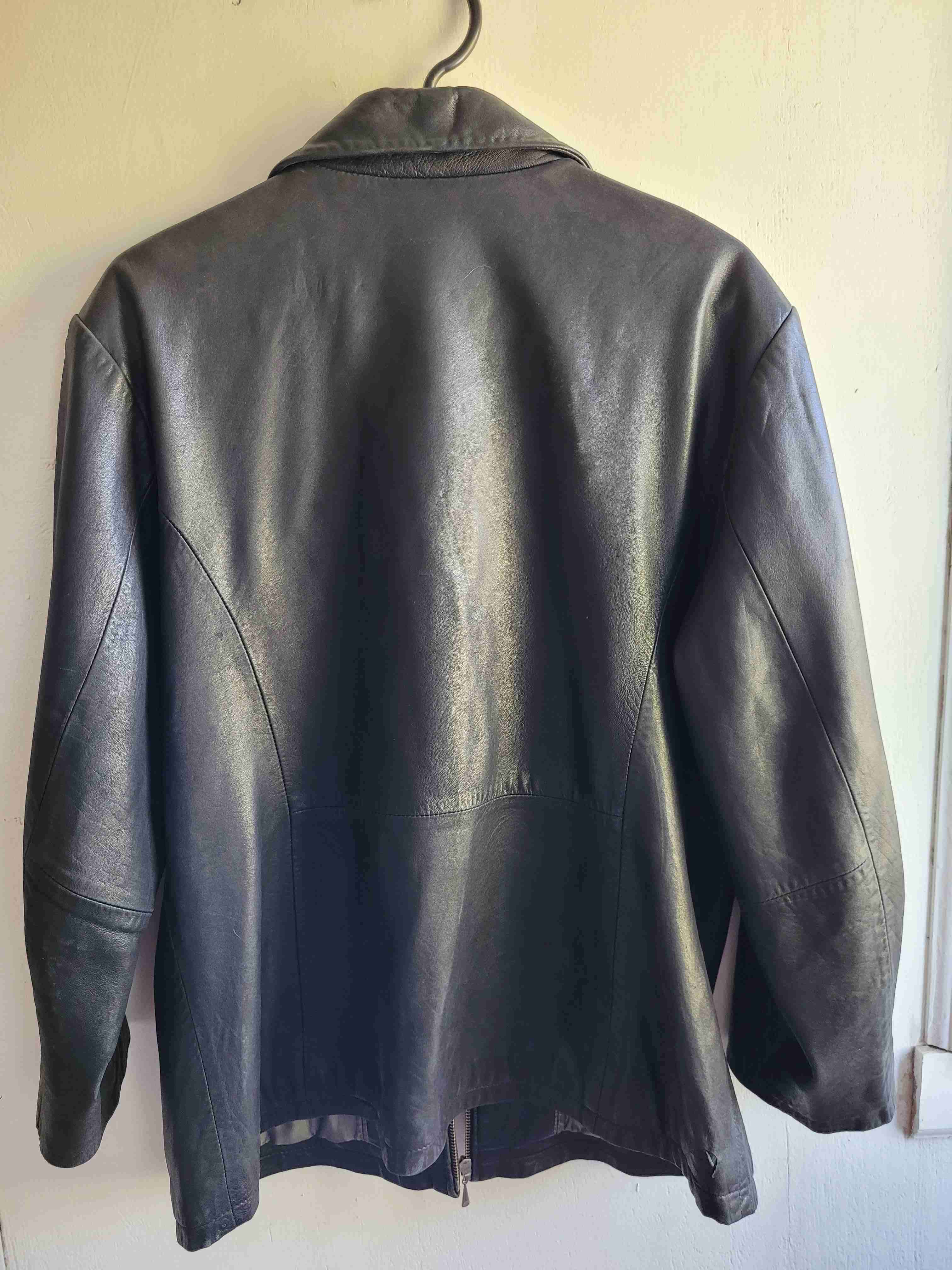 Chaqueta de cuero negra - miniatura 2