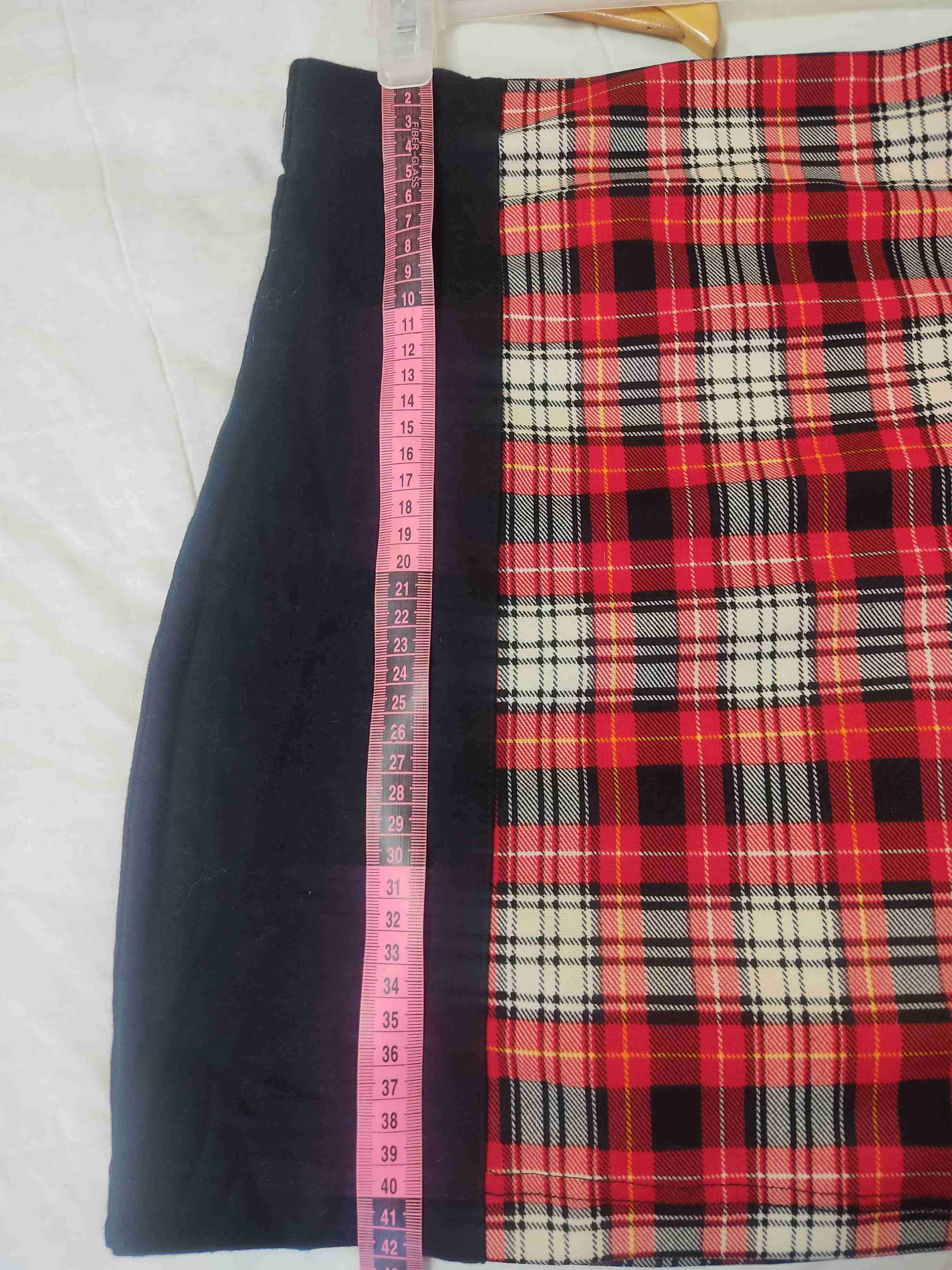 Falda escocesa negra y roja - miniatura 4