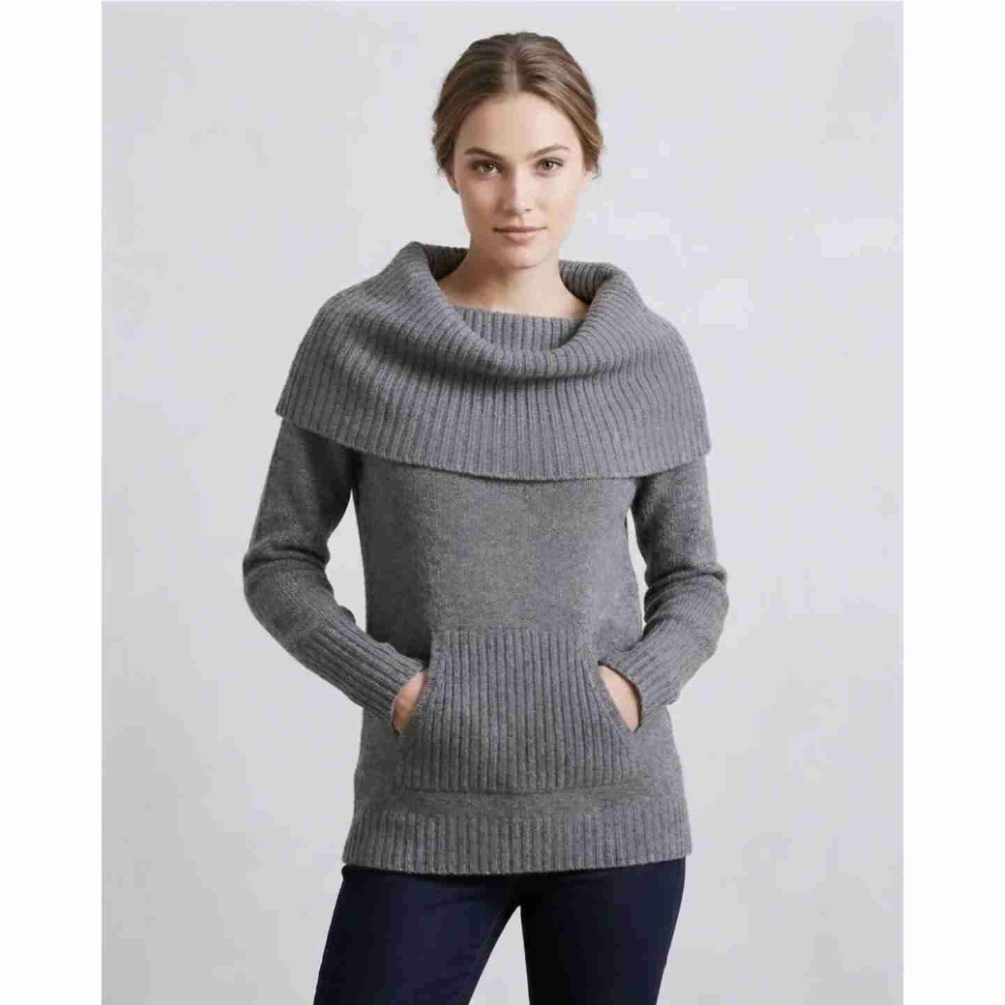 Suéter gris con cuello amplio nuevo - miniatura 1