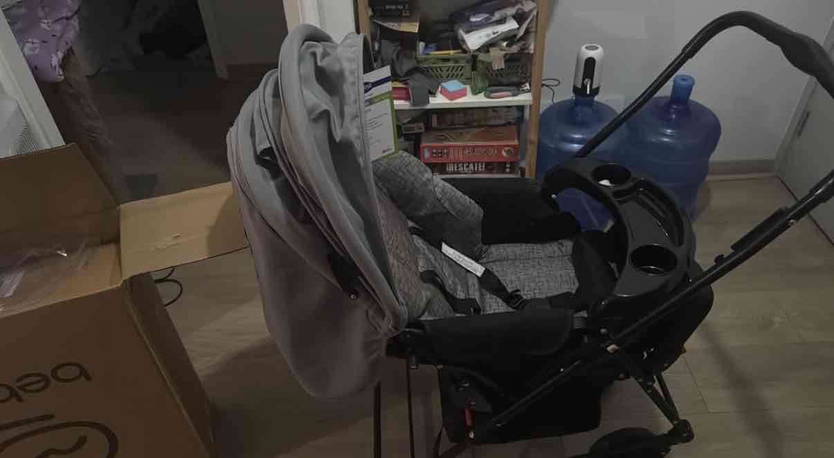 Coche de bebé gris reclinable mecedora - miniatura 2