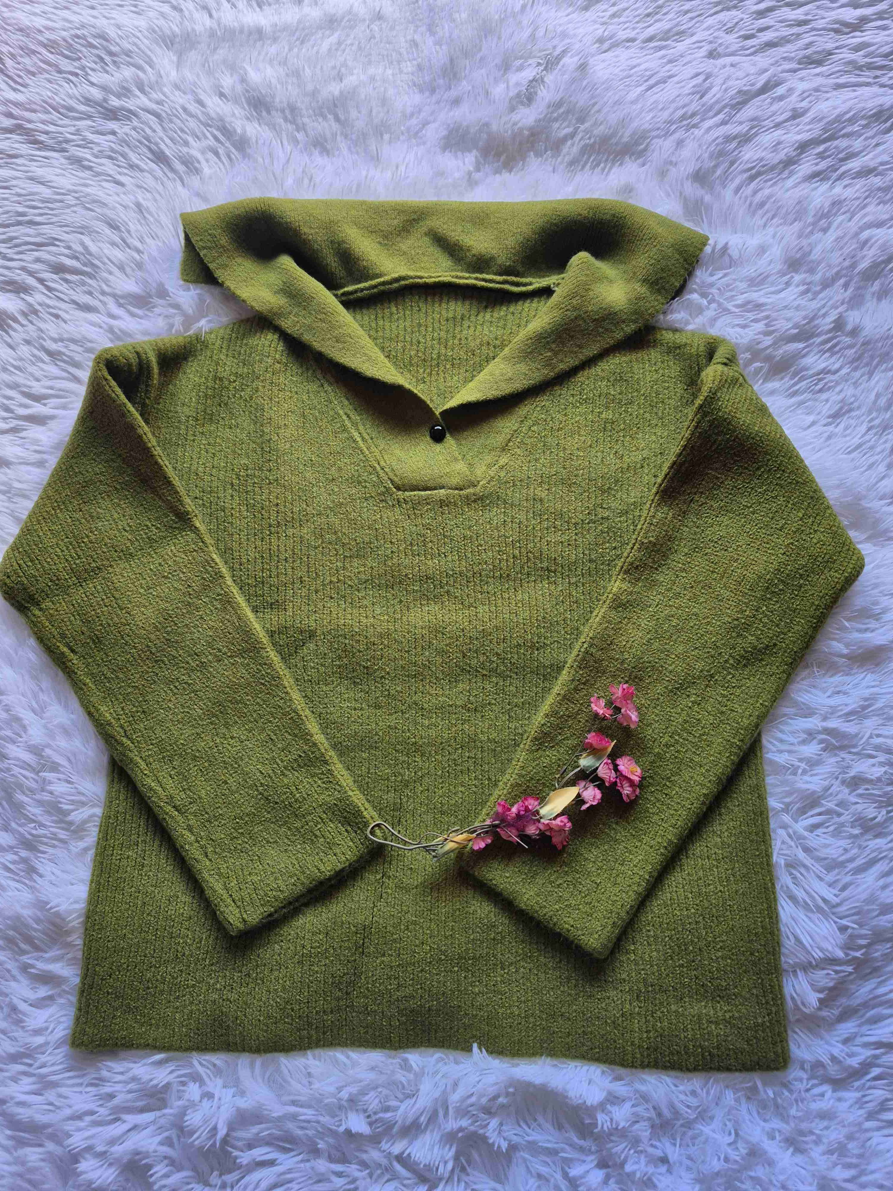 Suéter verde con cuello amplio nuevo - miniatura 2