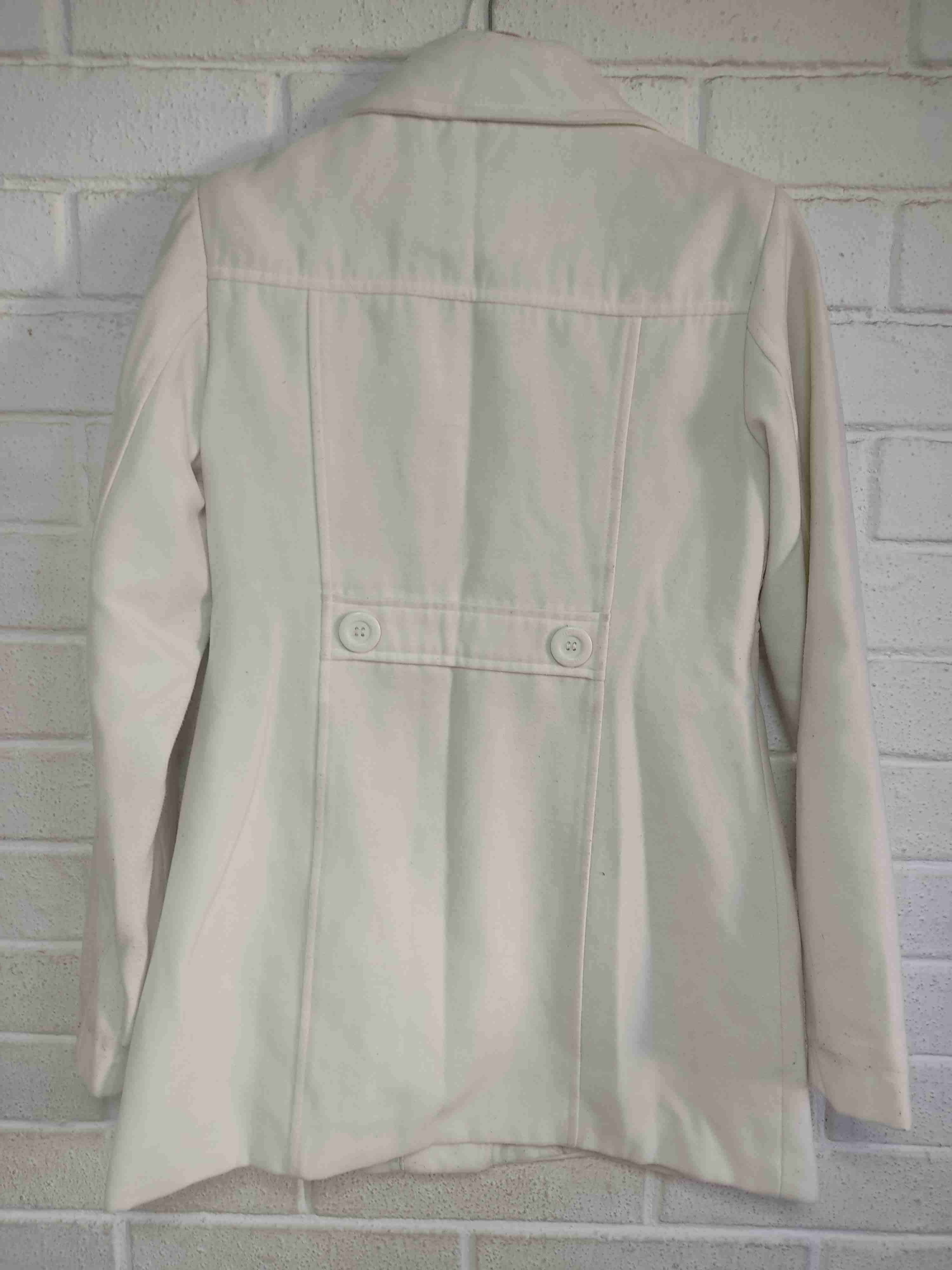 Abrigo blanco botonado - miniatura 2