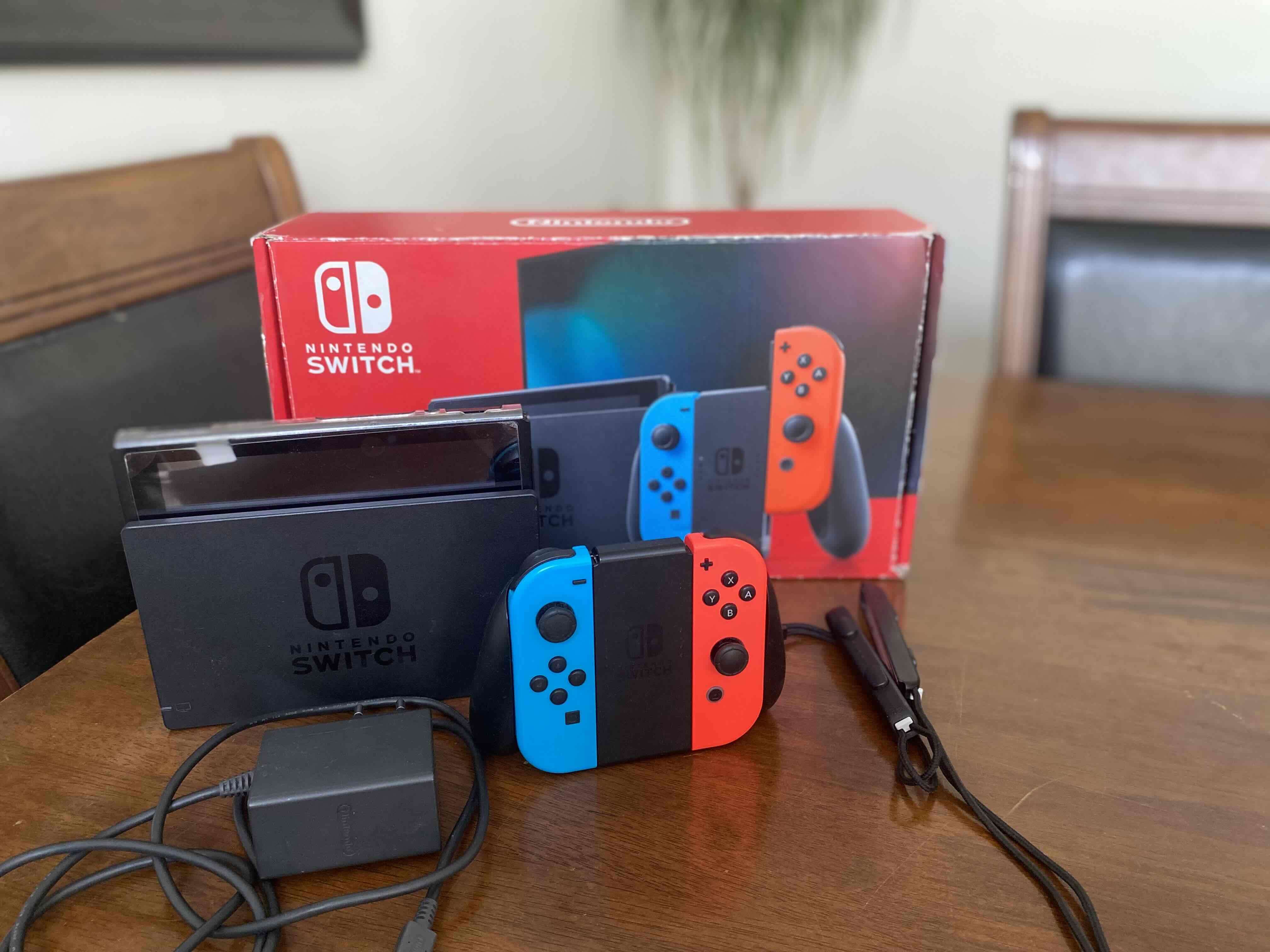 Consola Nintendo Switch con Joy-Con - miniatura 1