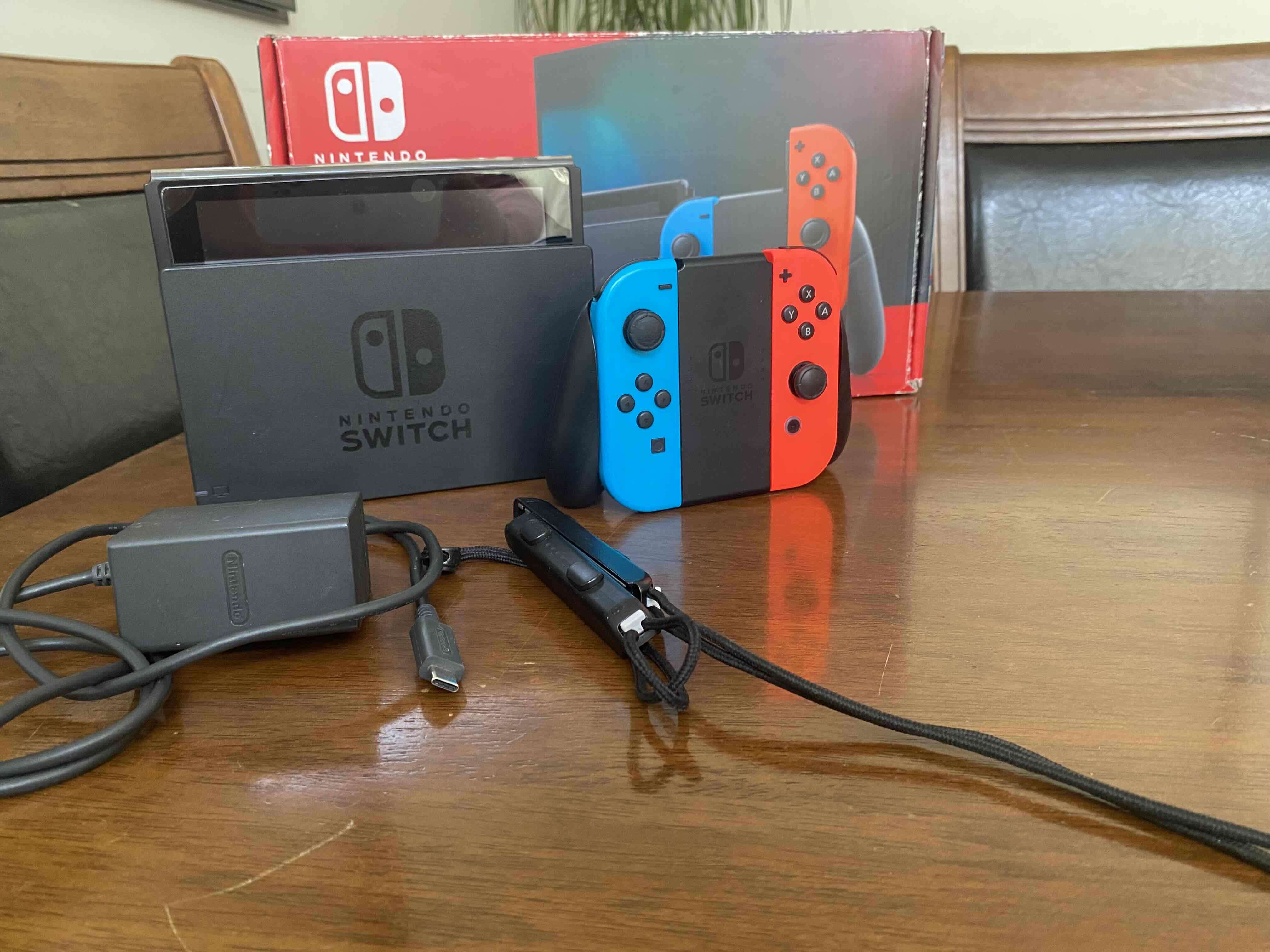 Consola Nintendo Switch con Joy-Con - miniatura 2