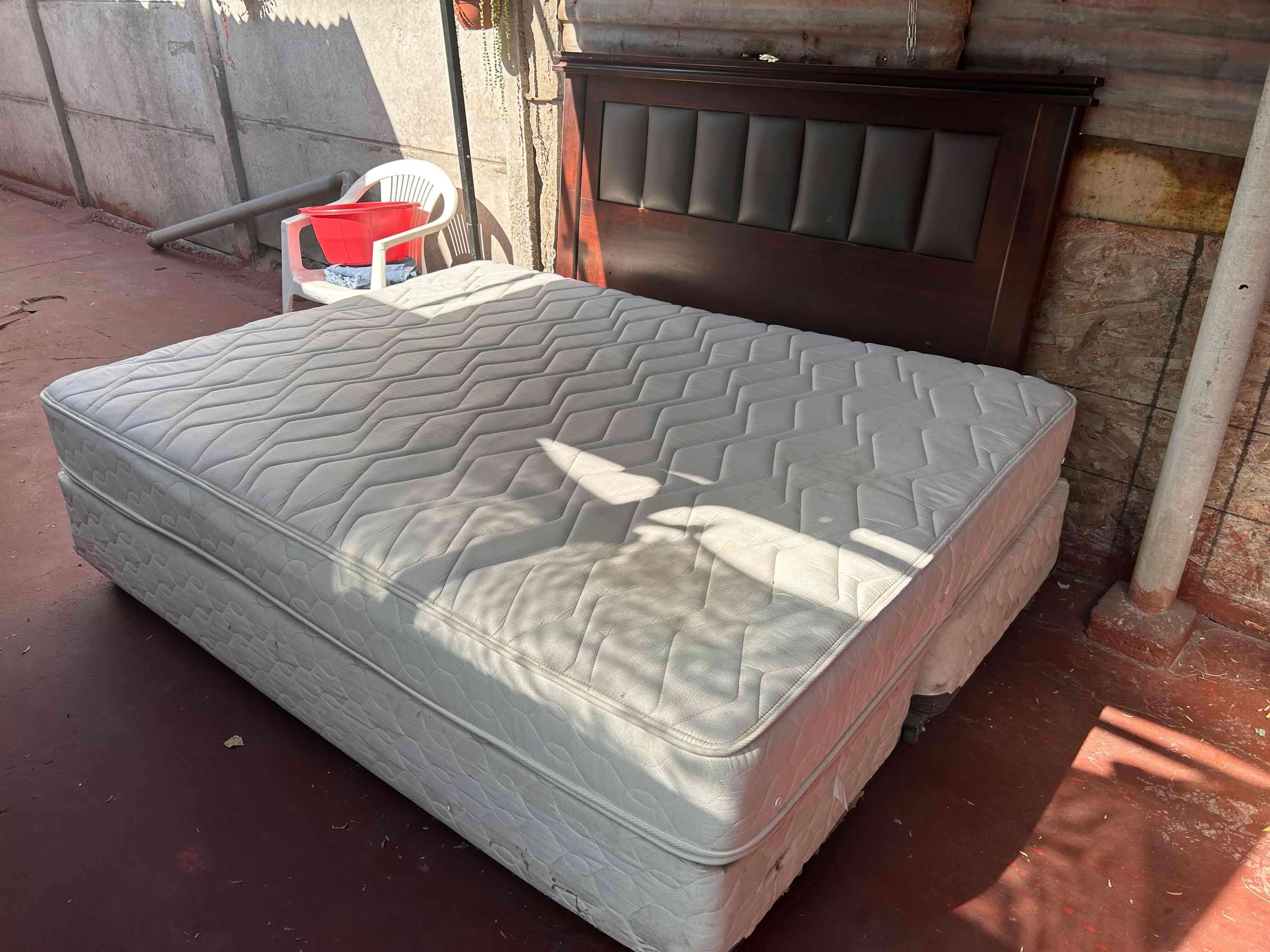 Cama matrimonial con colchón - miniatura 1