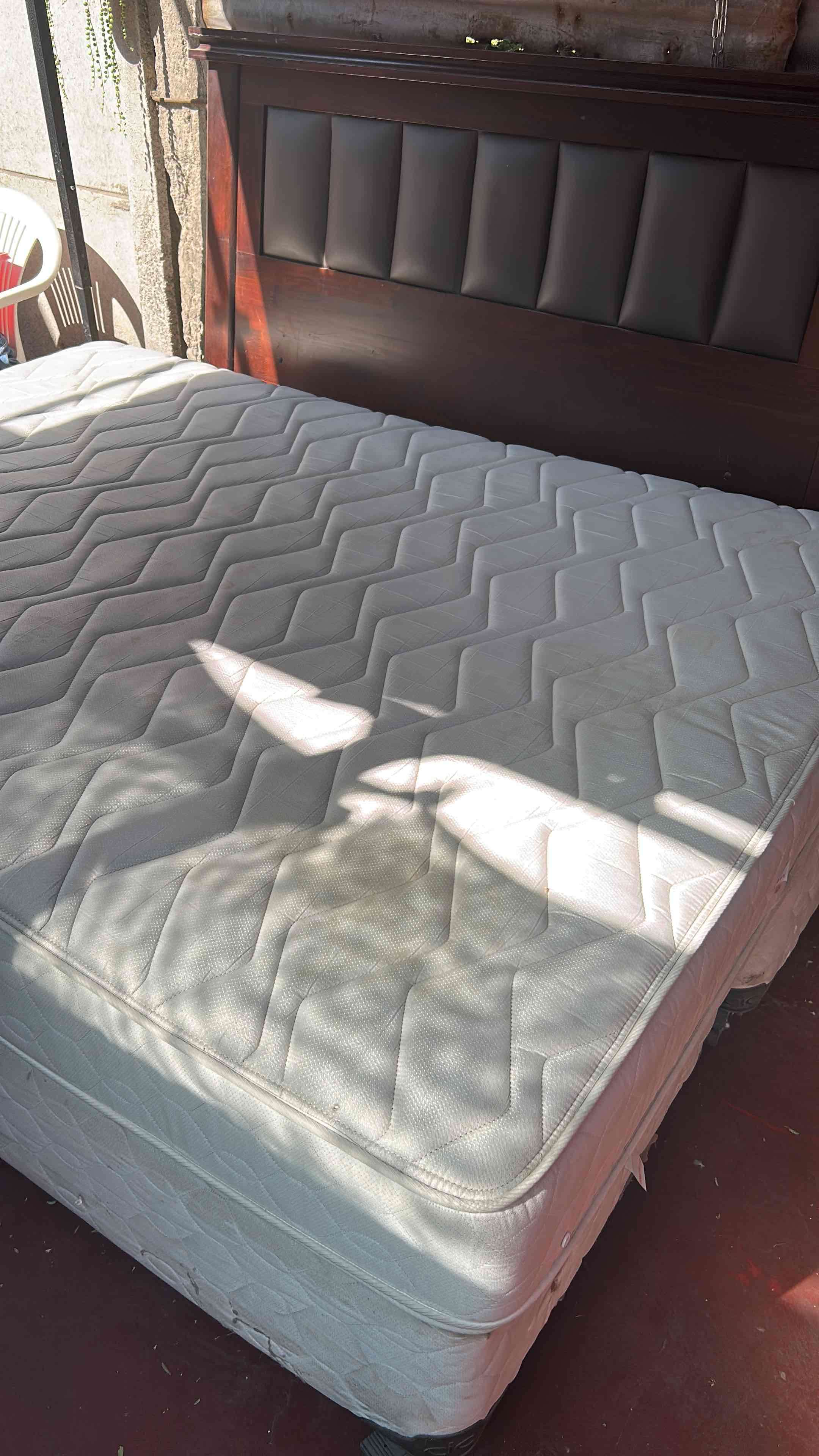 Cama matrimonial con colchón - miniatura 2