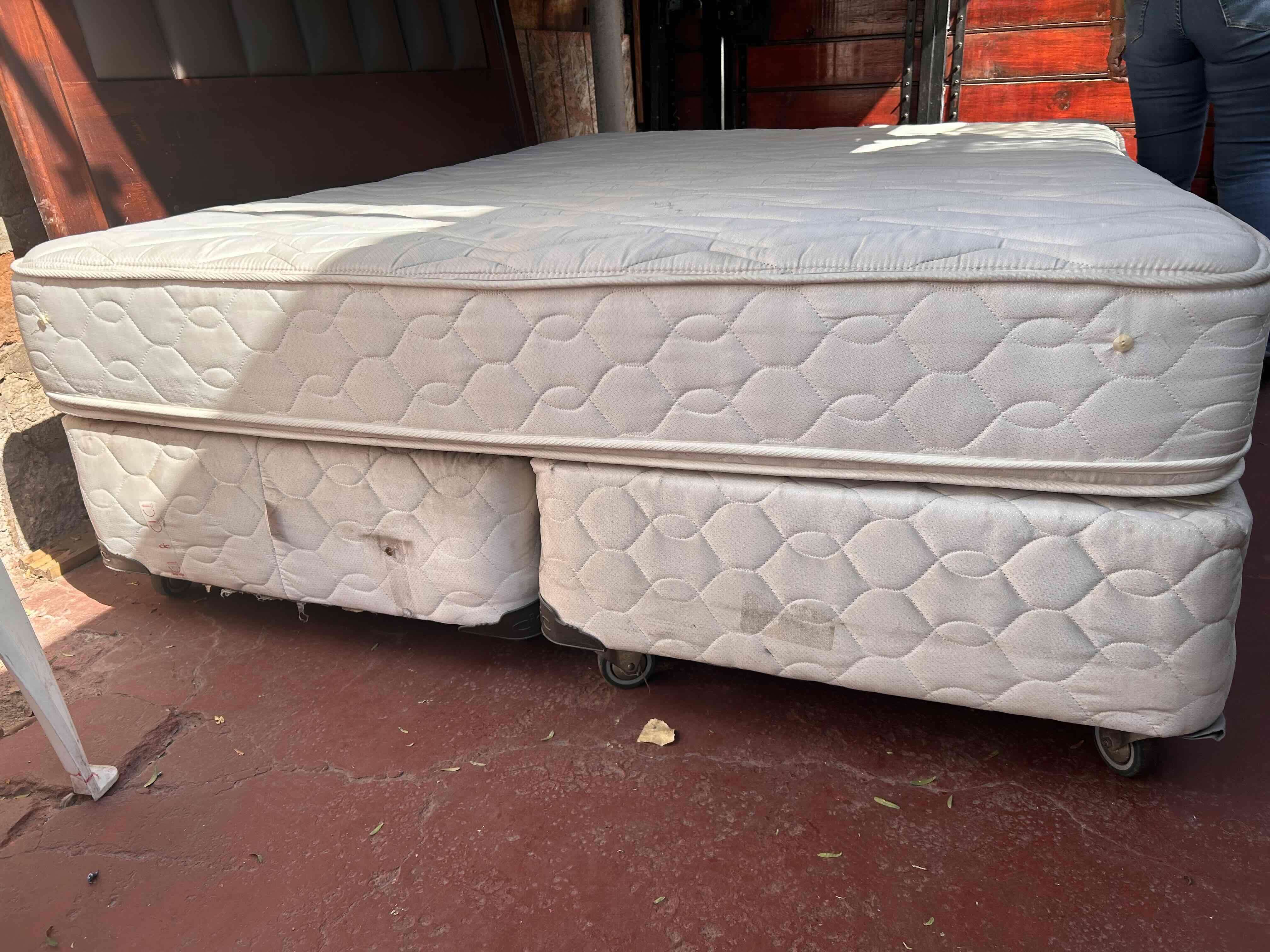 Cama matrimonial con colchón - miniatura 3