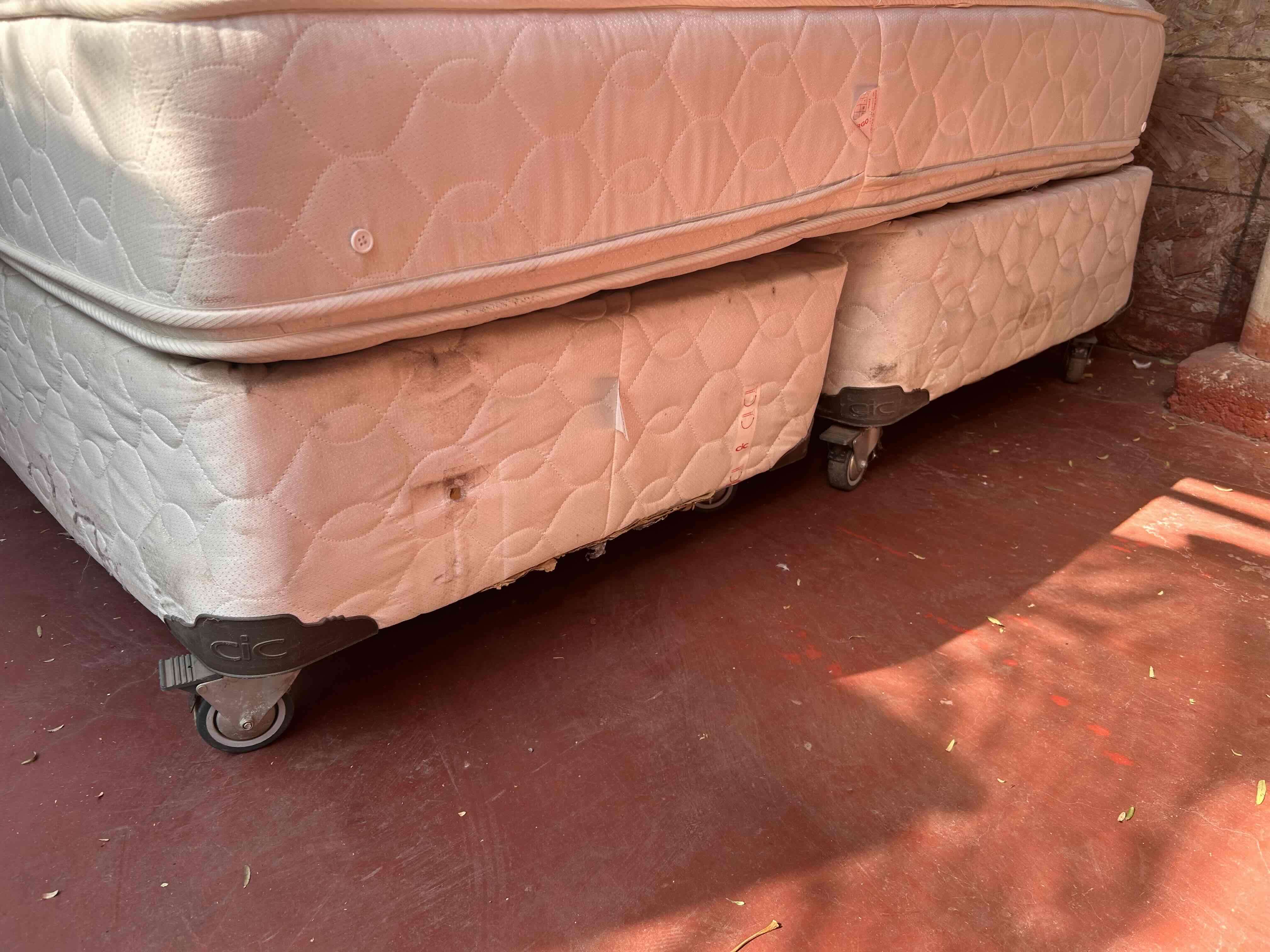 Cama matrimonial con colchón - miniatura 4