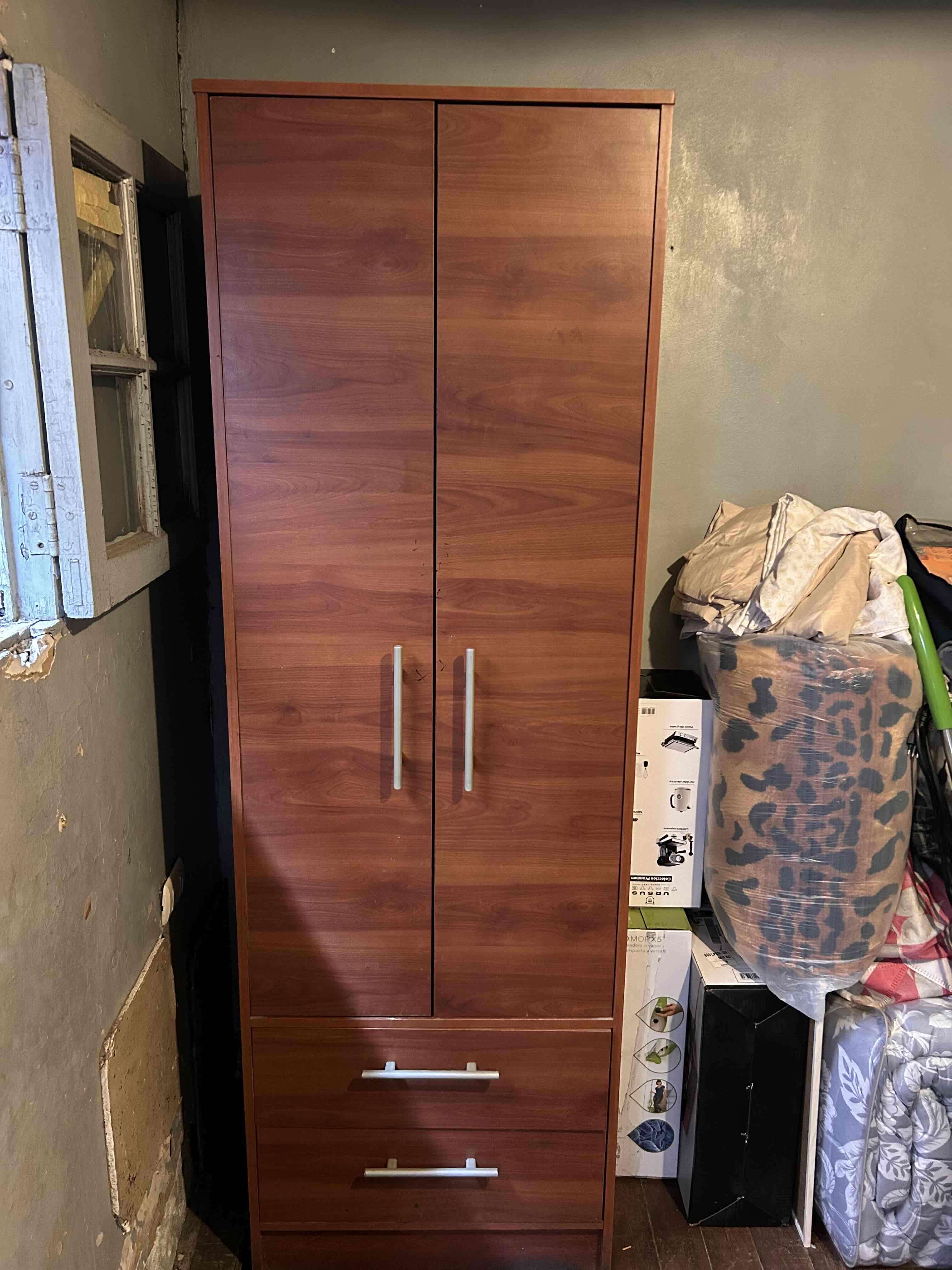 Clóset de madera de dos puertas - miniatura 1