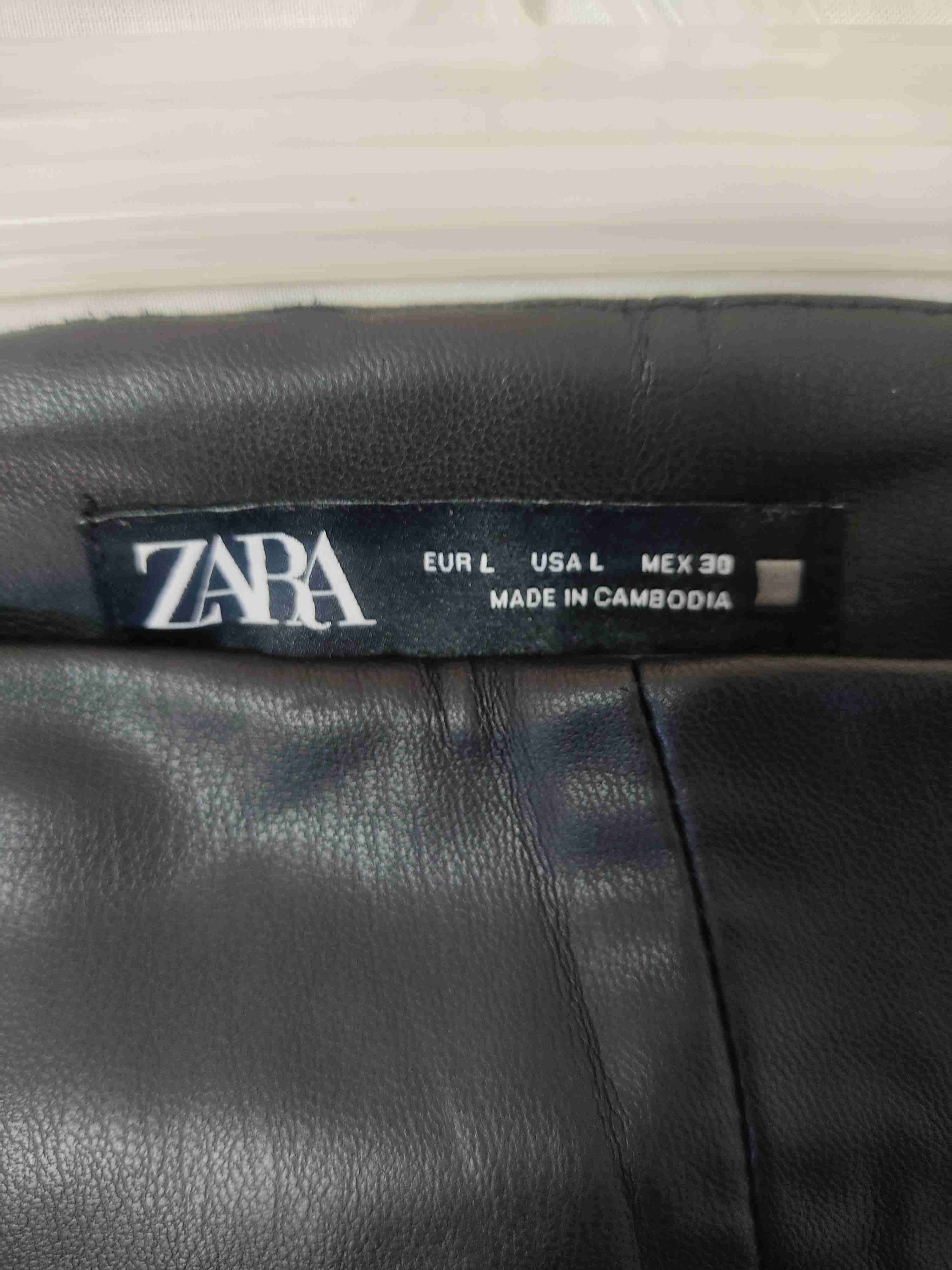 Short negro con botones dorados - miniatura 3