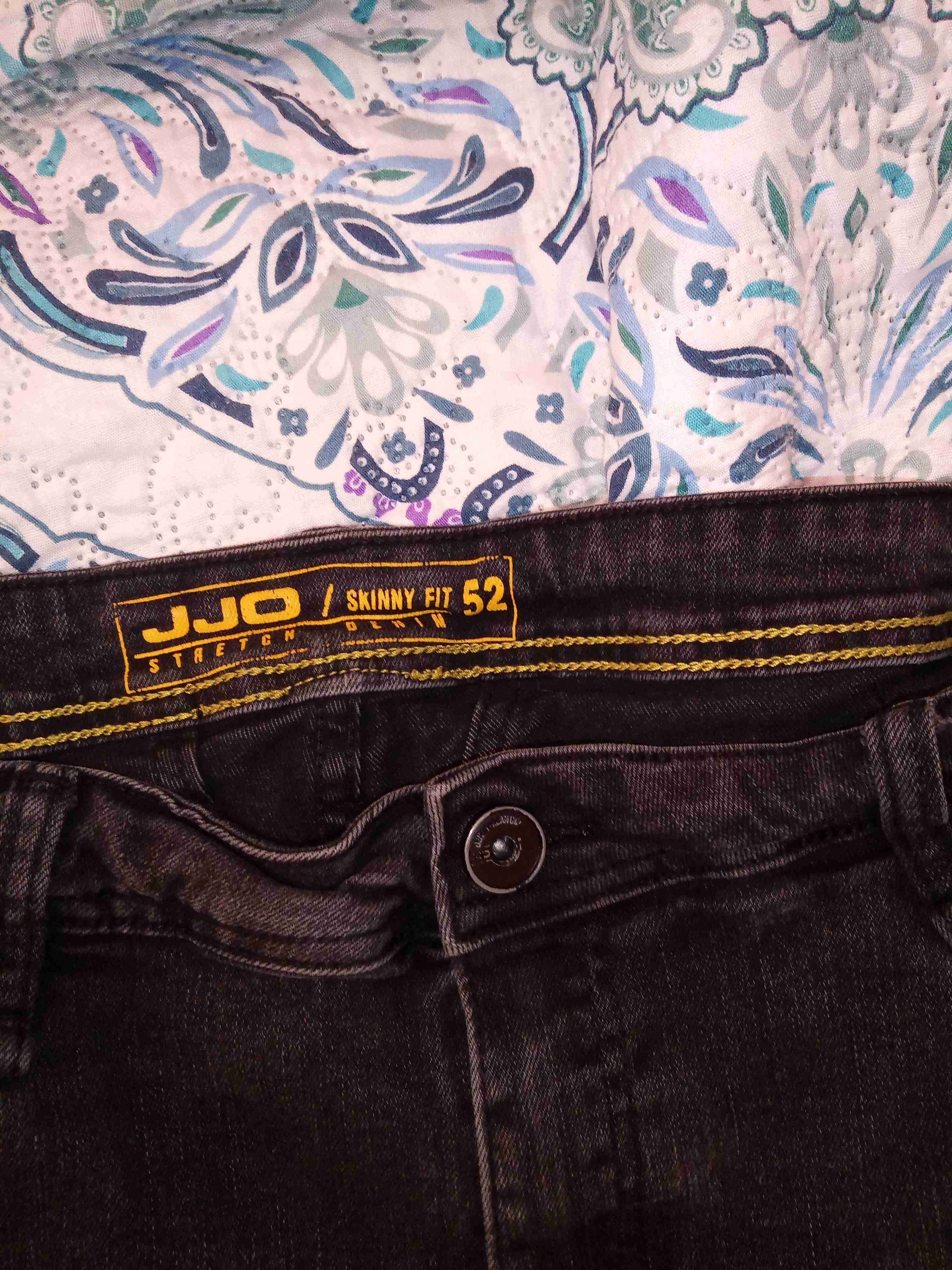 Jeans negros rasgados - miniatura 3