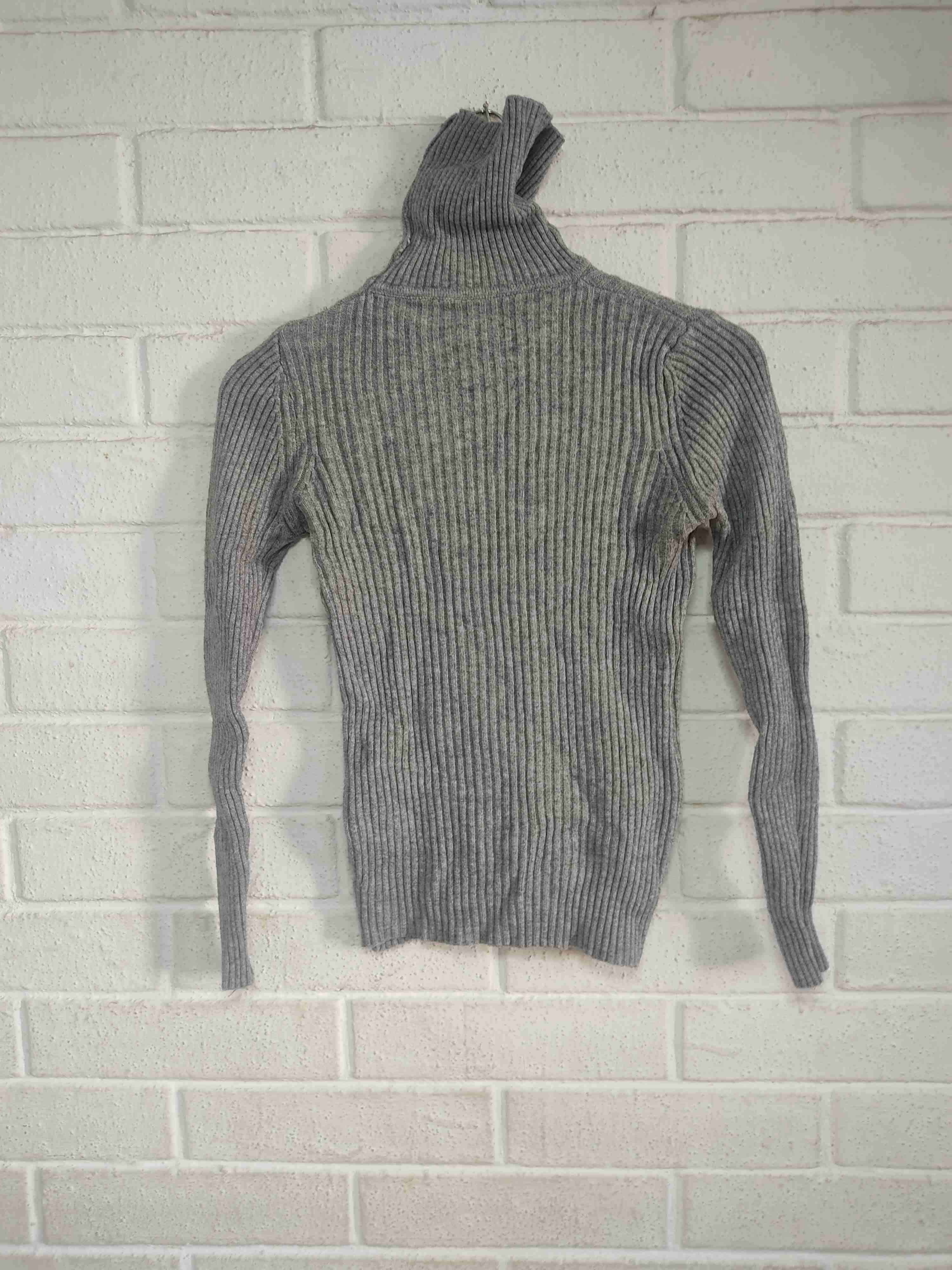 Suéter cuello alto gris - miniatura 2