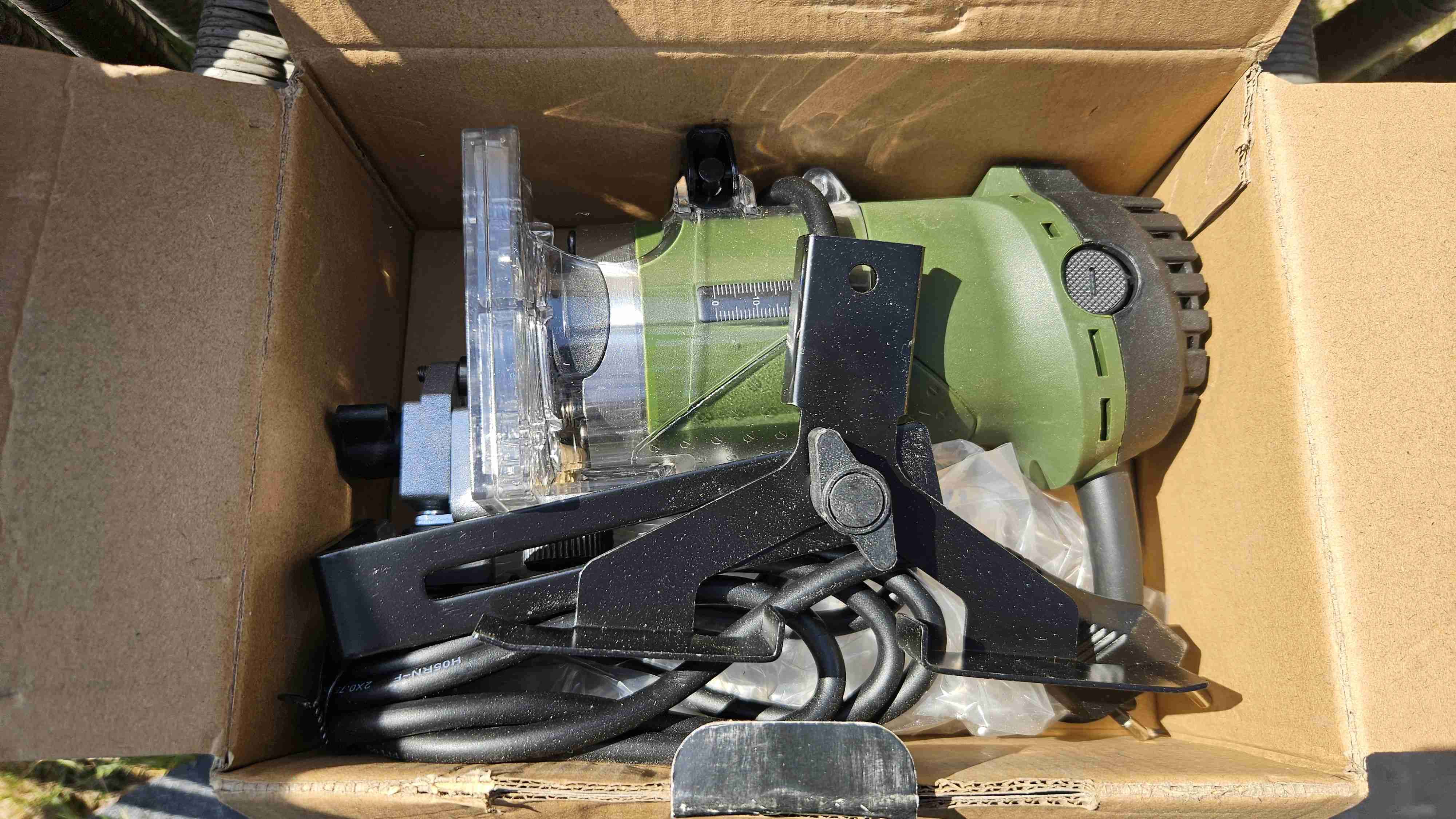 Fresadora Bauker 550W - miniatura 2