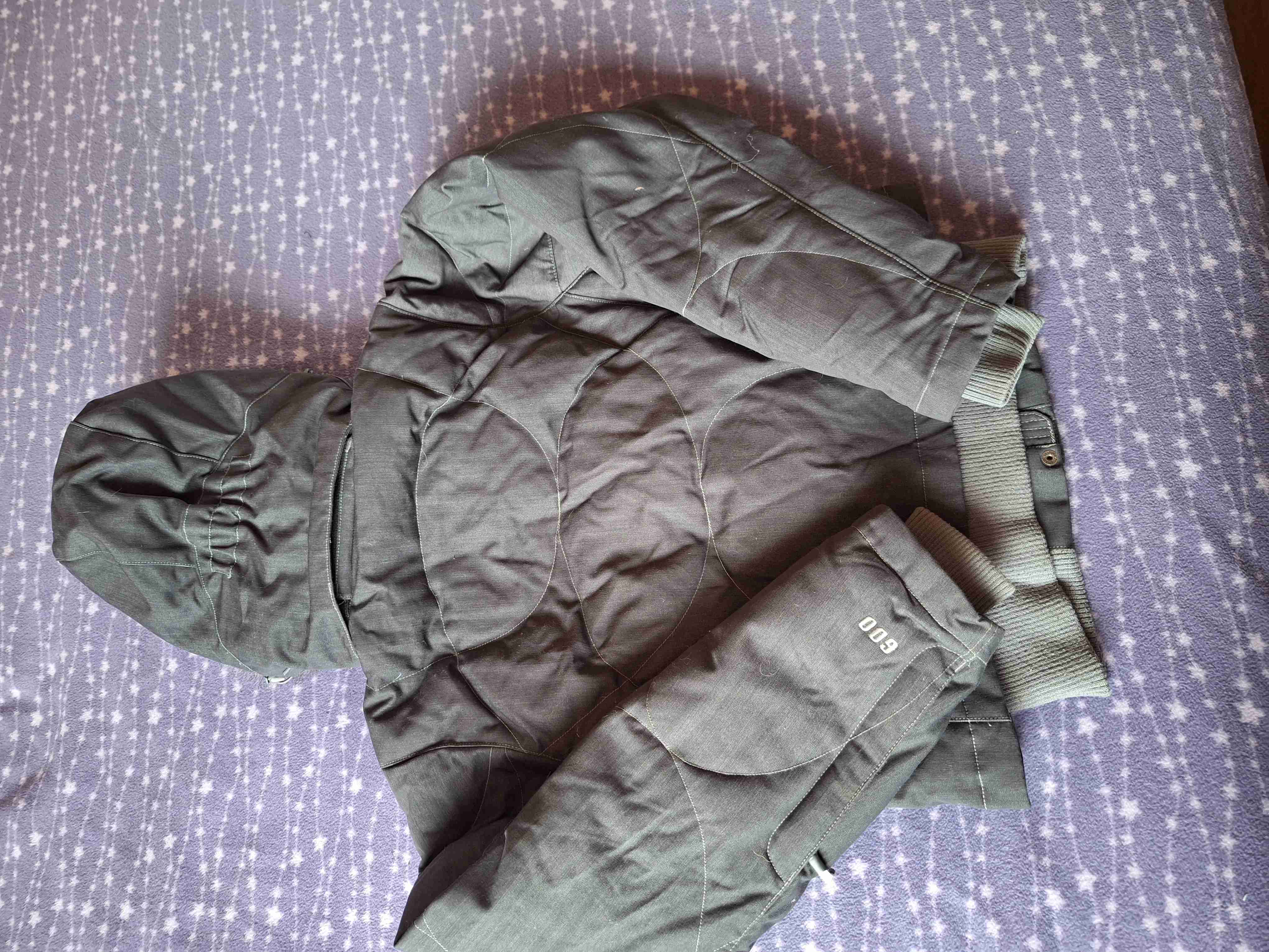 Chaqueta north face gris con capucha de pelo - miniatura 3